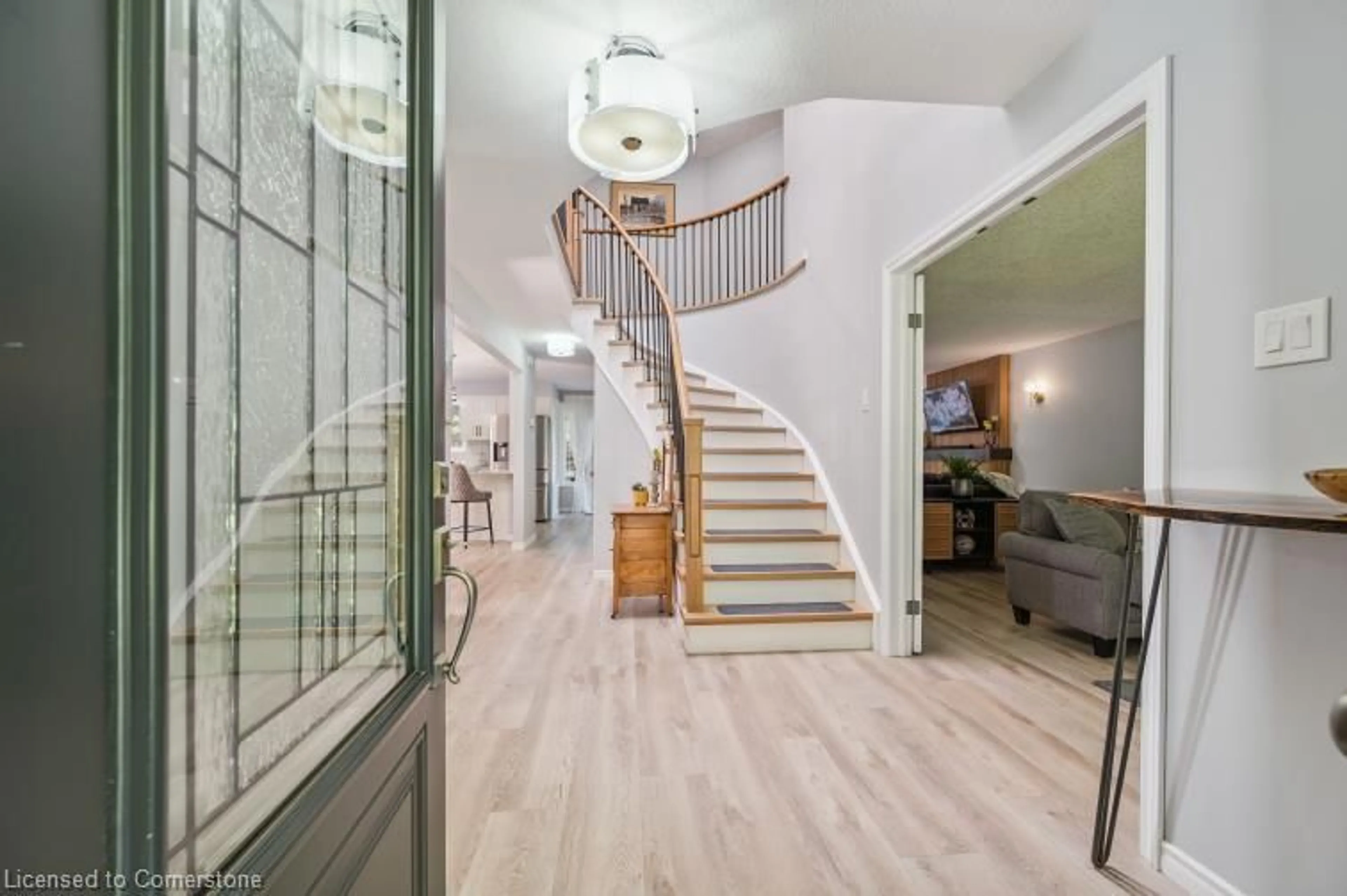 Indoor foyer for 468 Clovervalley Crt, Waterloo Ontario N2T 1X4