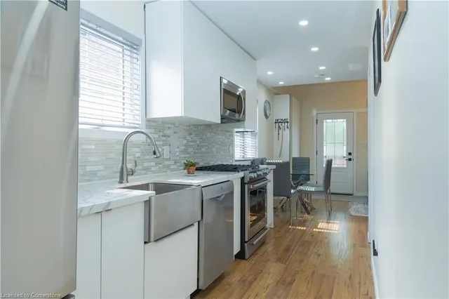 Primary image of 31 Newlands Ave