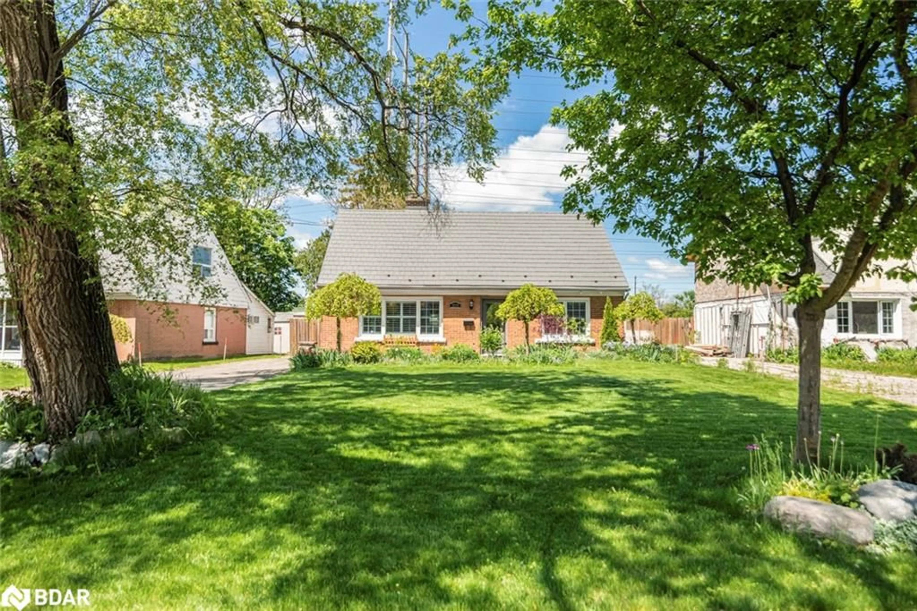 Unknown for 2055 Churchill Ave, Burlington Ontario L7R 3T8