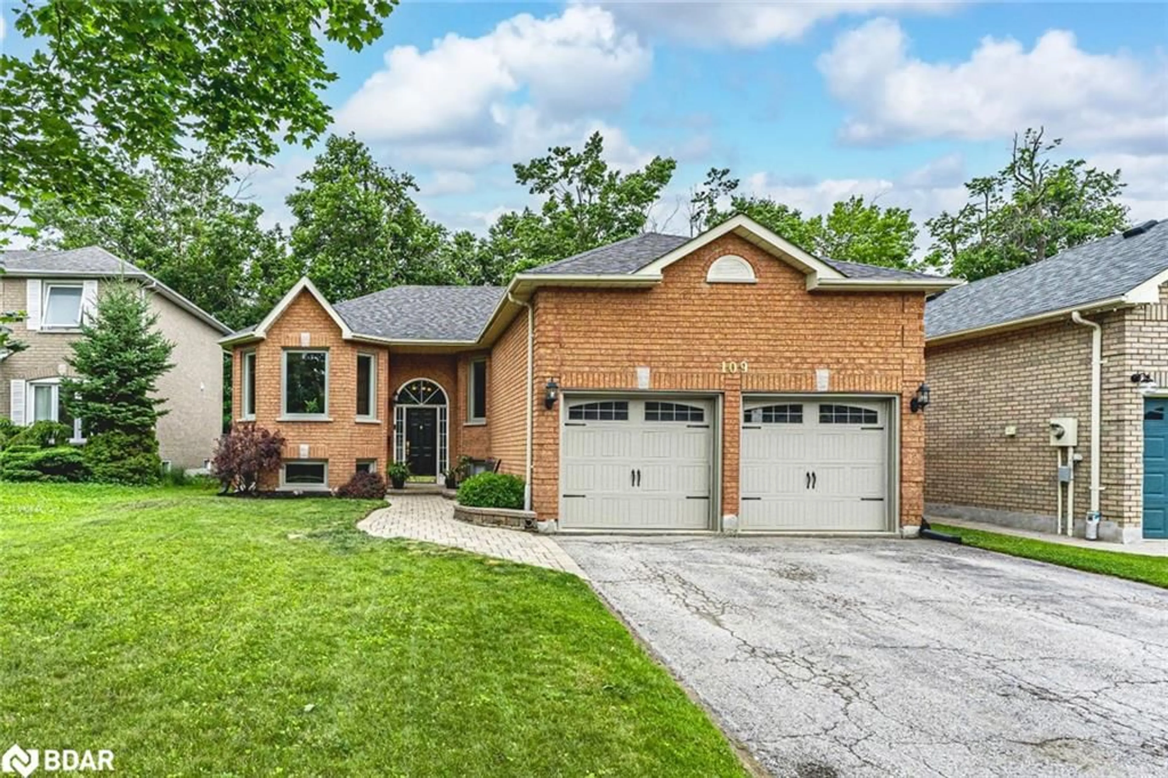 Home with brick exterior material, street for 109 Brown St, Barrie Ontario L4N 7V6