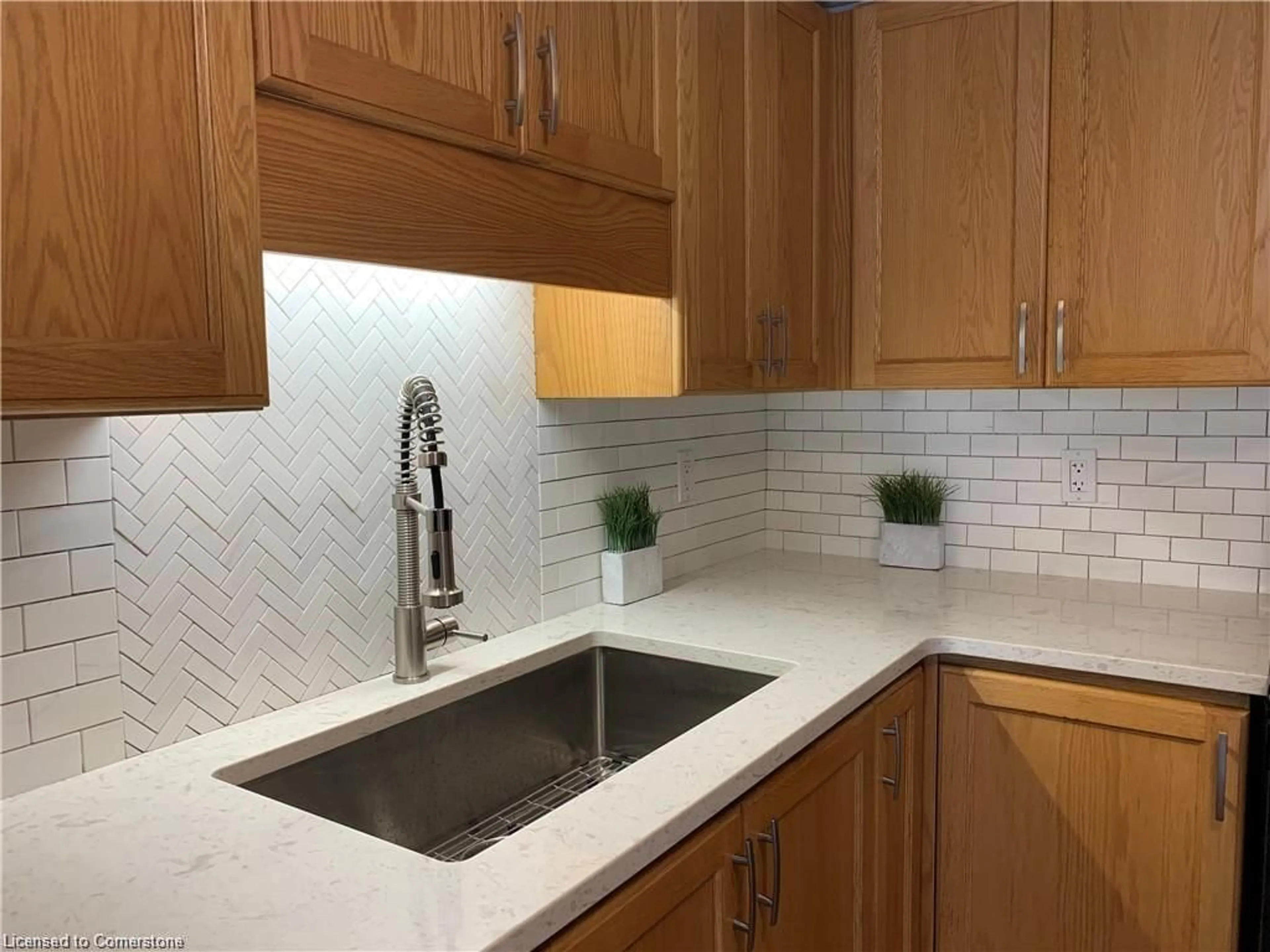 Standard kitchen, ceramic/tile floor for 29 Max Becker St, Kitchener Ontario N2E 3V7