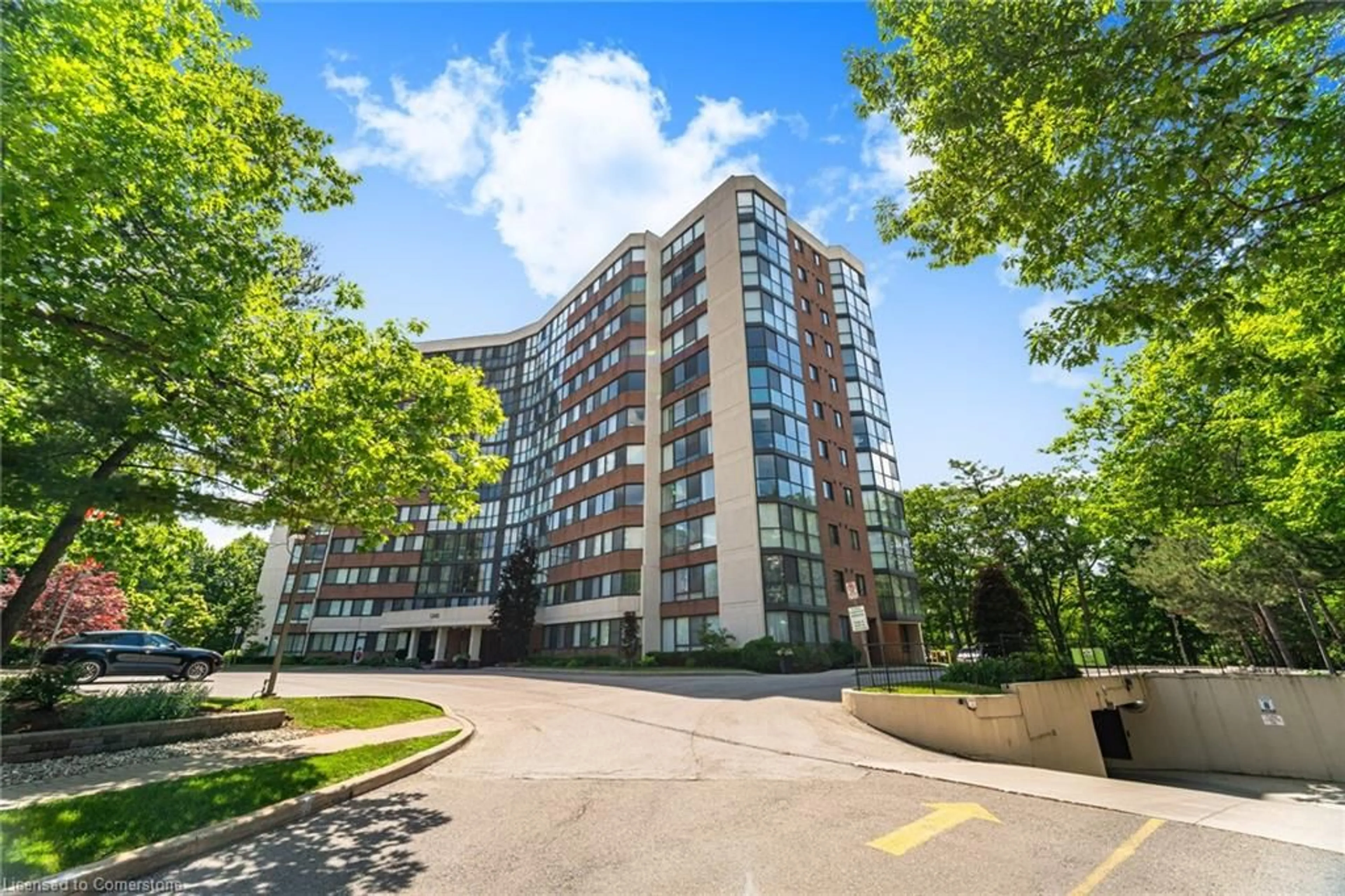 A pic from outside/outdoor area/front of a property/back of a property/a pic from drone, building for 1240 Marlborough Crt #606, Oakville Ontario L6H 3K7