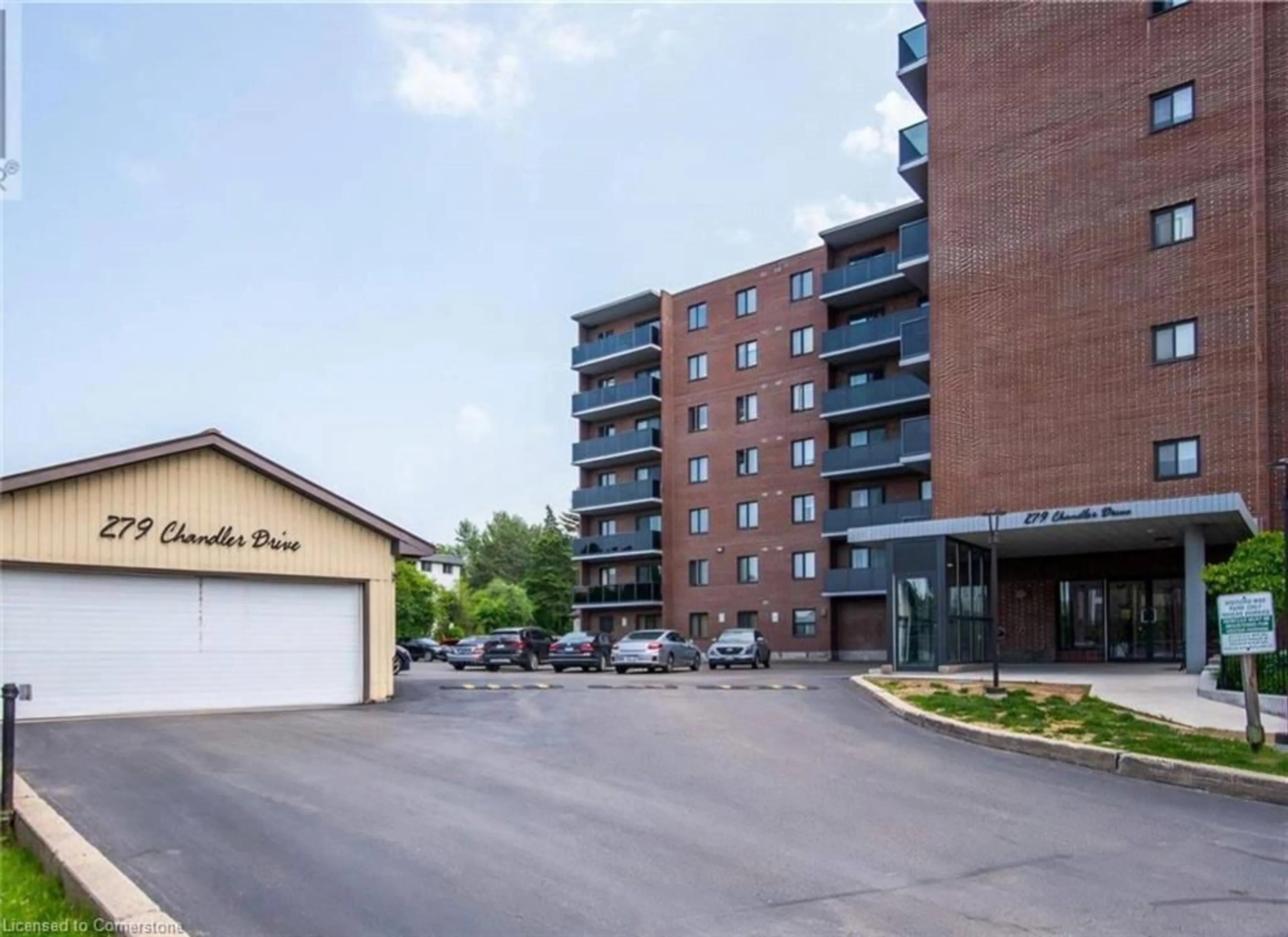Indoor foyer for 279 Chandler Dr #706, Kitchener Ontario N2E 1X6
