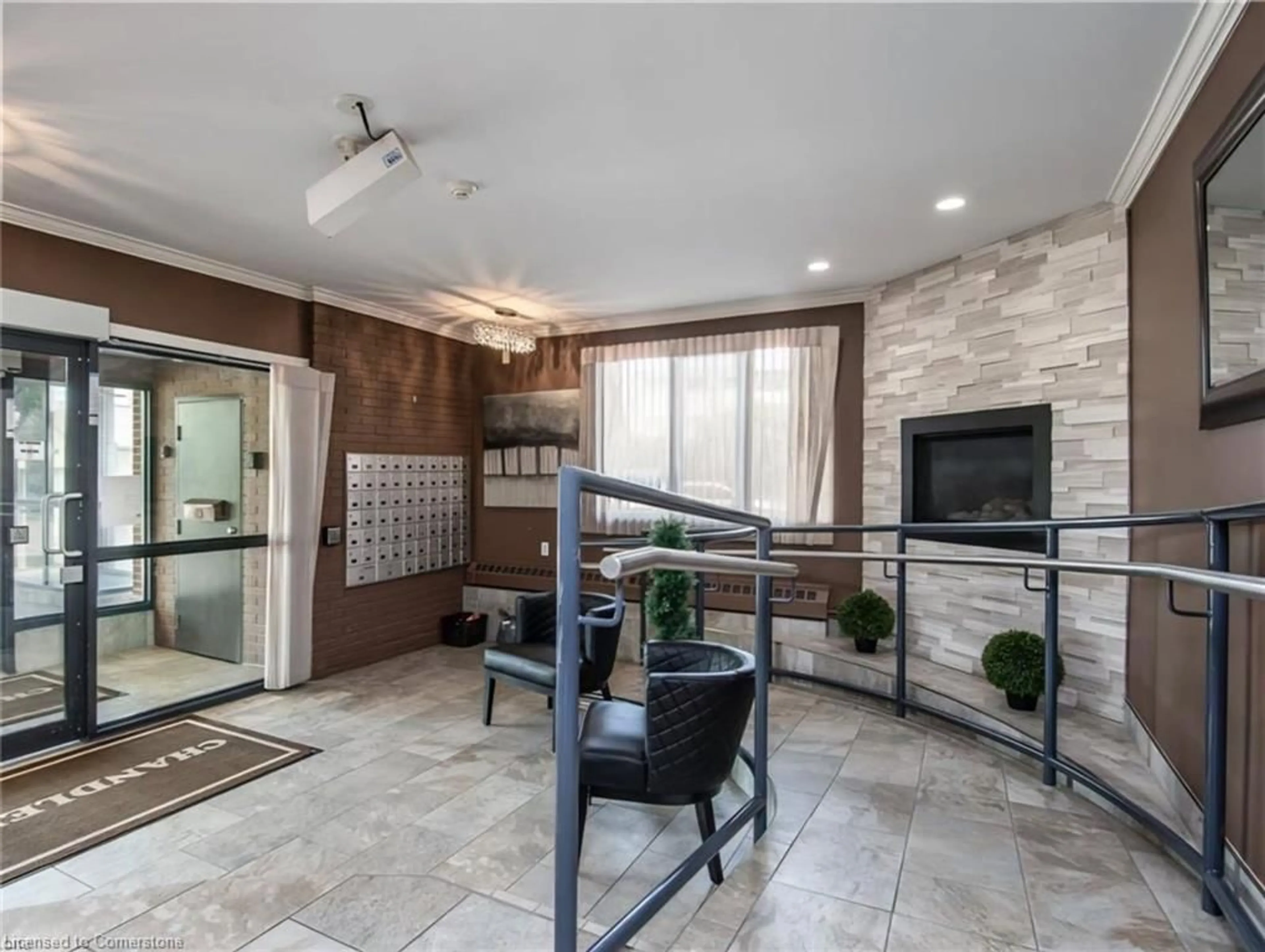 Indoor foyer for 279 Chandler Dr #706, Kitchener Ontario N2E 1X6