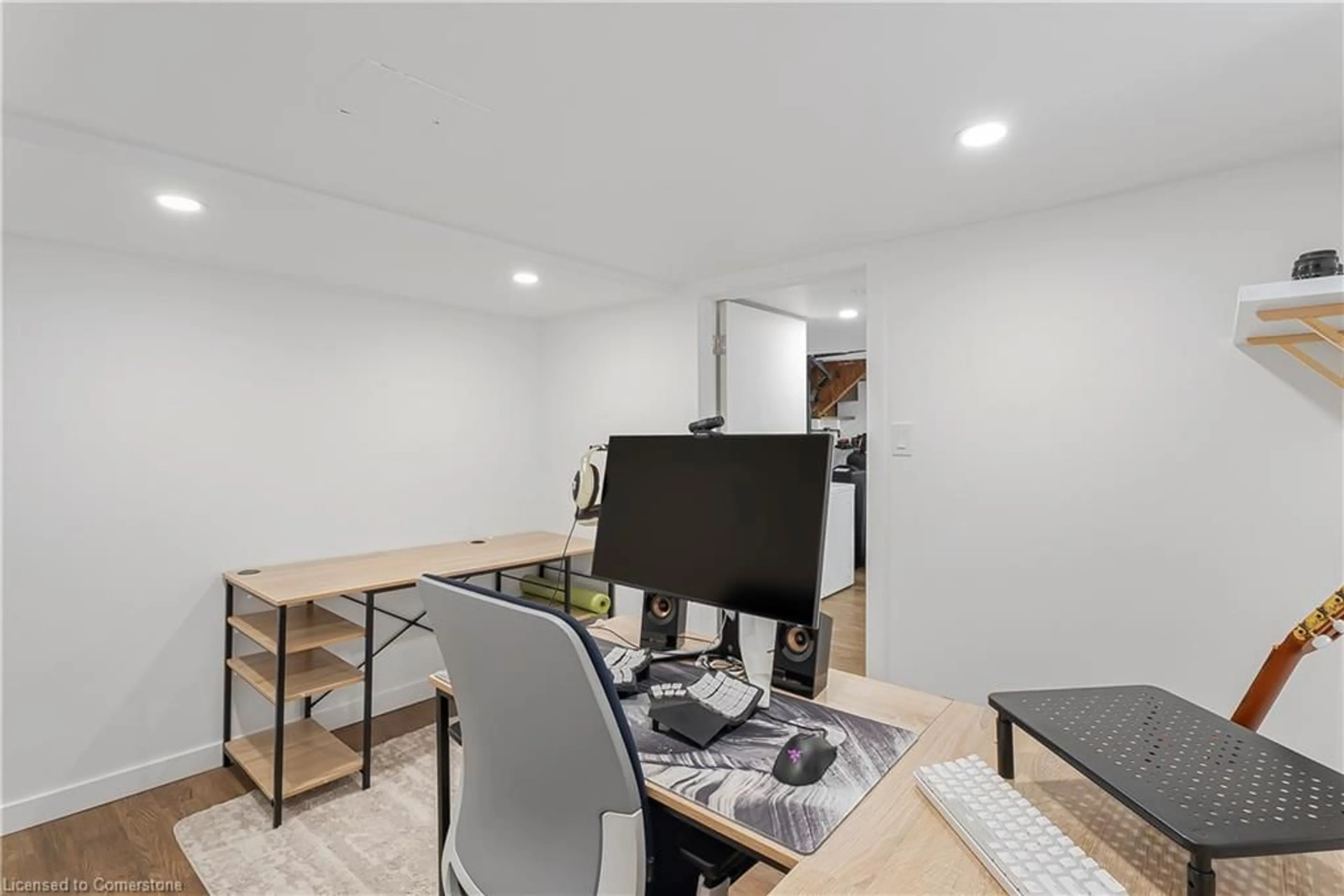 A pic of a room for 35 Moore Ave, Waterloo Ontario N2J 3E4