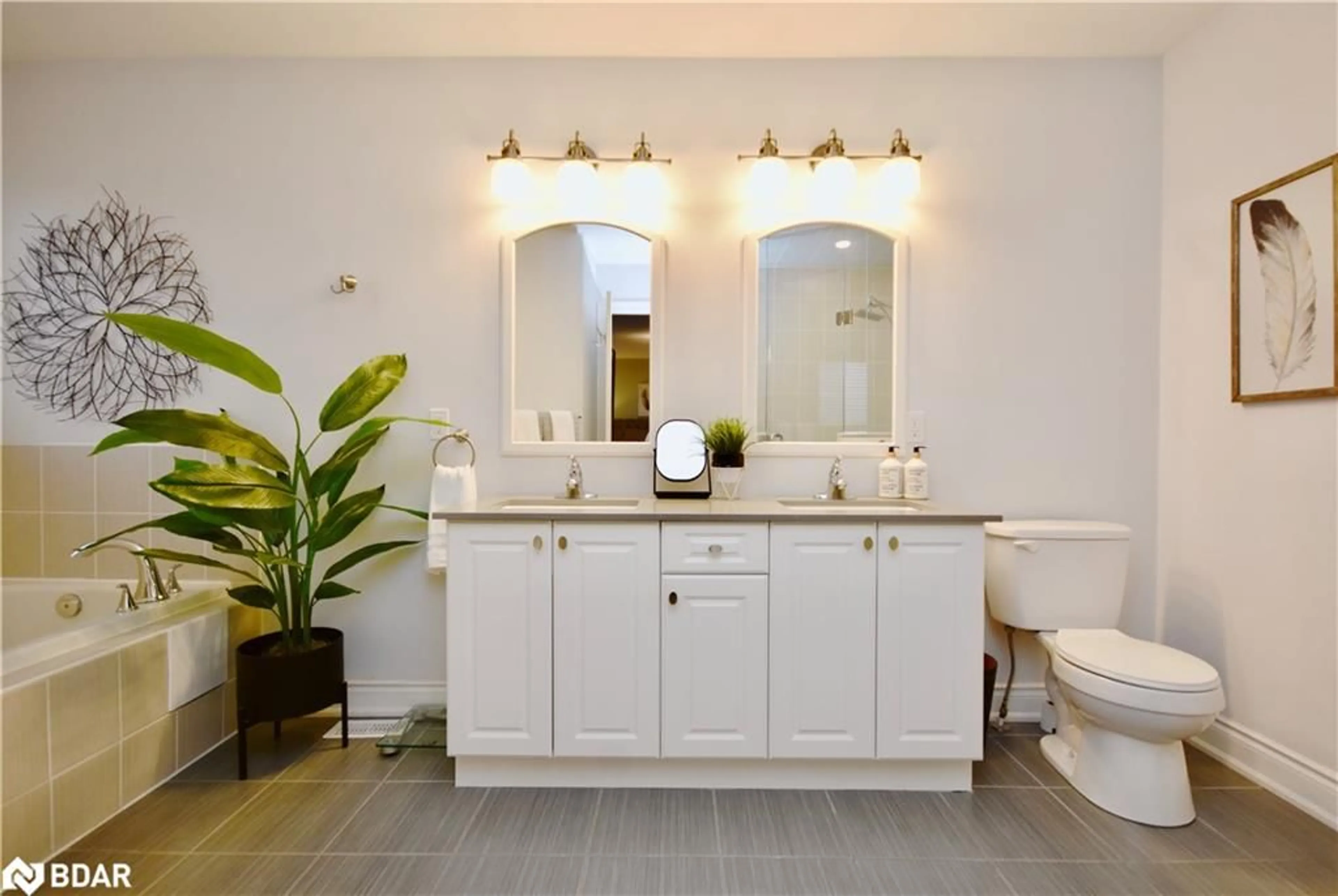 Contemporary bathroom, ceramic/tile floor for 3089 Emperor Dr, Orillia Ontario L3V 0G4