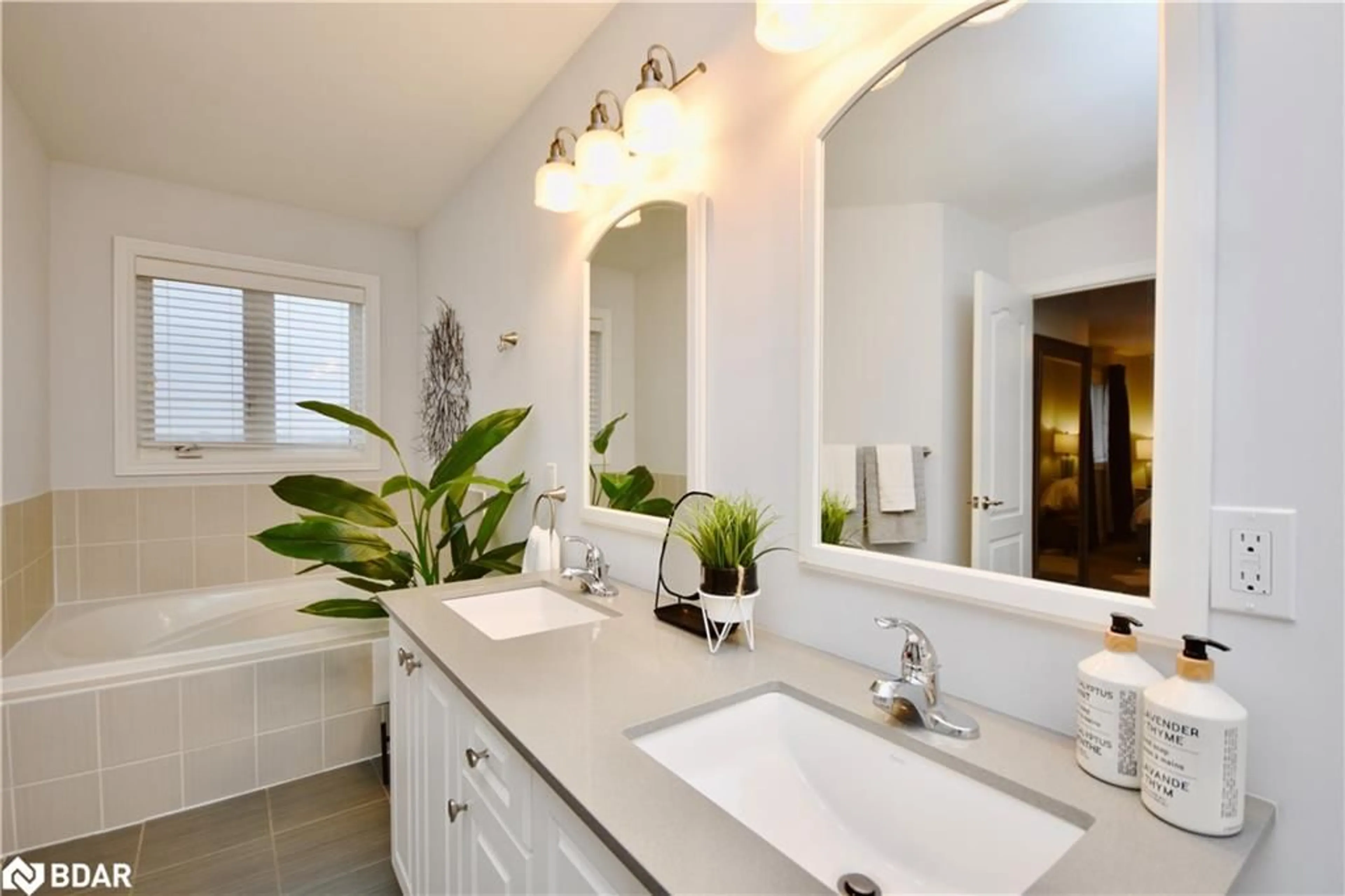 Contemporary bathroom, ceramic/tile floor for 3089 Emperor Dr, Orillia Ontario L3V 0G4