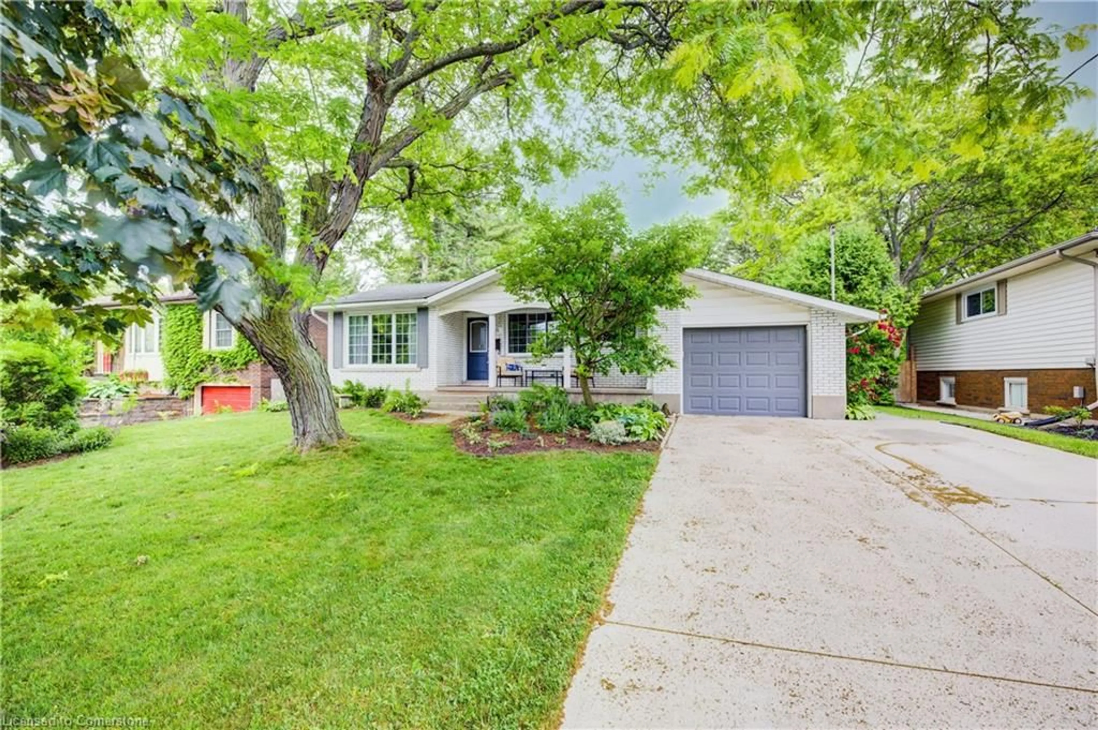 Home with vinyl exterior material, street for 18 Rosemore Rd, St. Catharines Ontario L2S 1A8