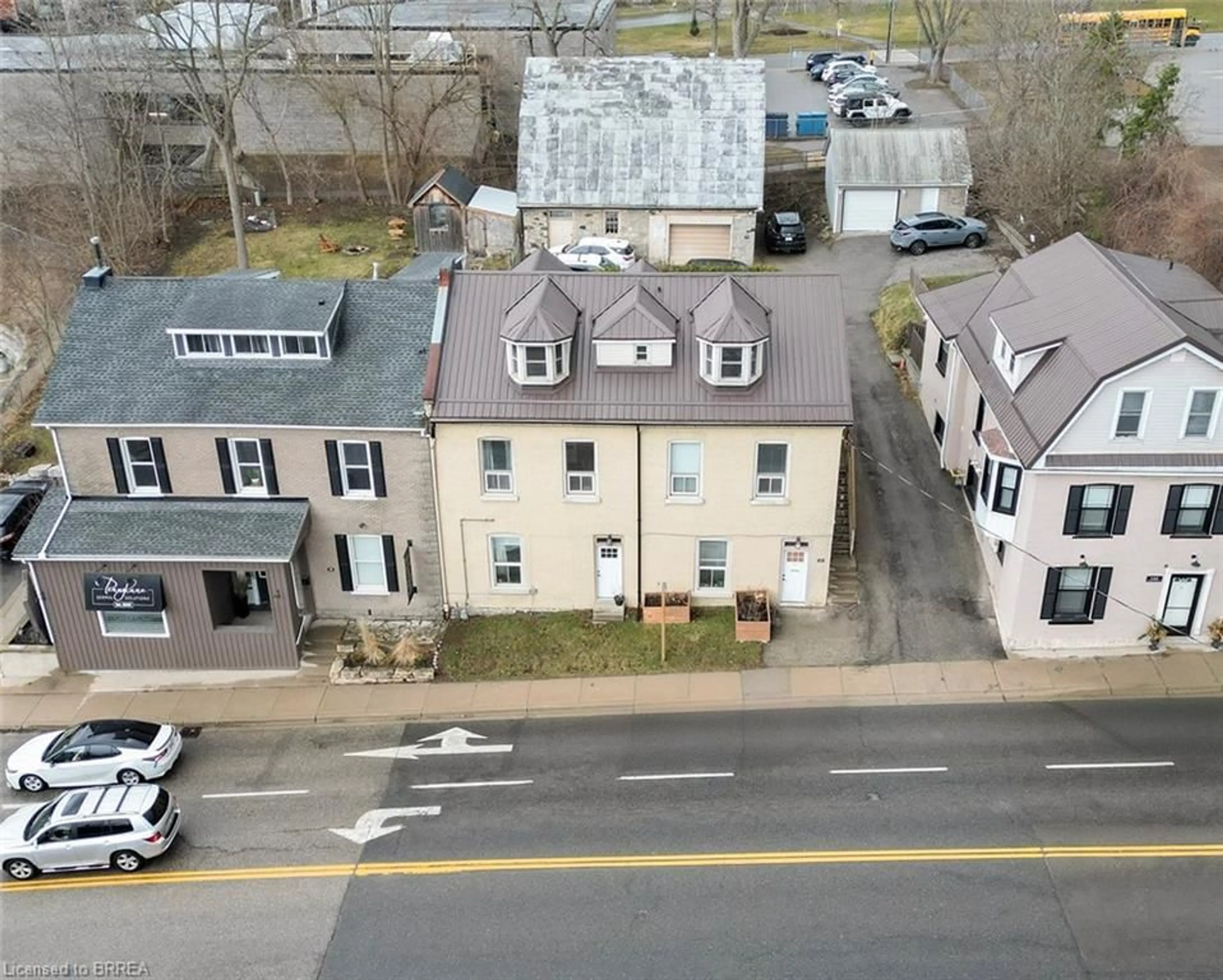 A pic from outside/outdoor area/front of a property/back of a property/a pic from drone, street for 142 Grand River St, Paris Ontario N3L 2M5