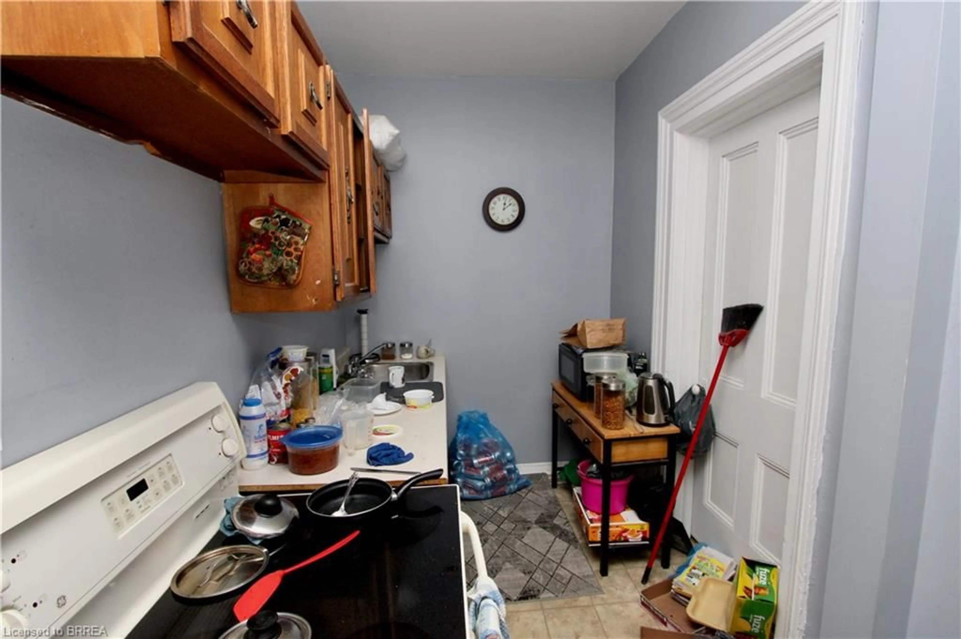 Standard kitchen, unknown for 62 Arthur St, Brantford Ontario N3S 3H8