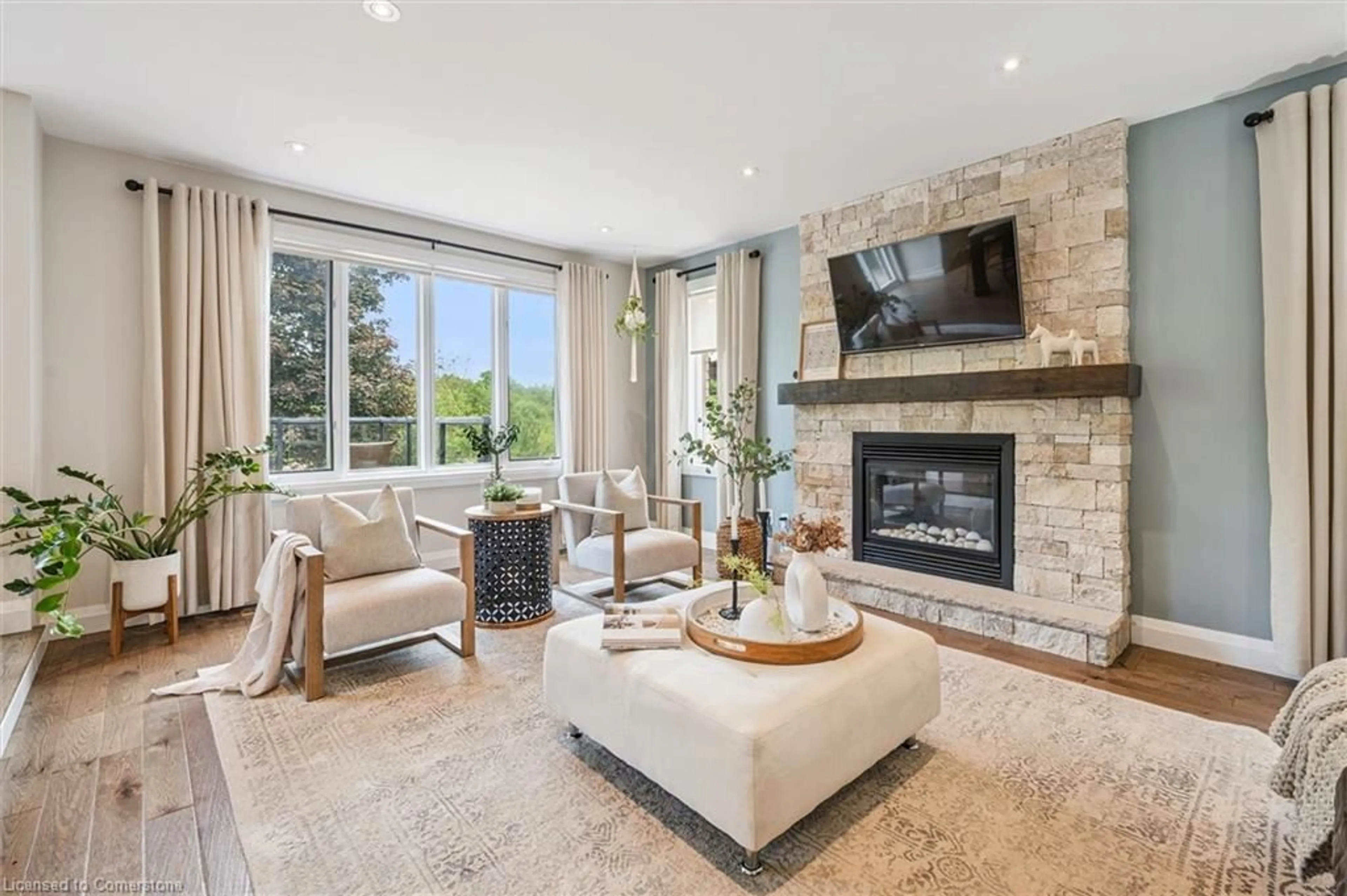 Living room with furniture, ceramic/tile floor for 14 Bathgate Dr, Guelph Ontario N1L 1A8