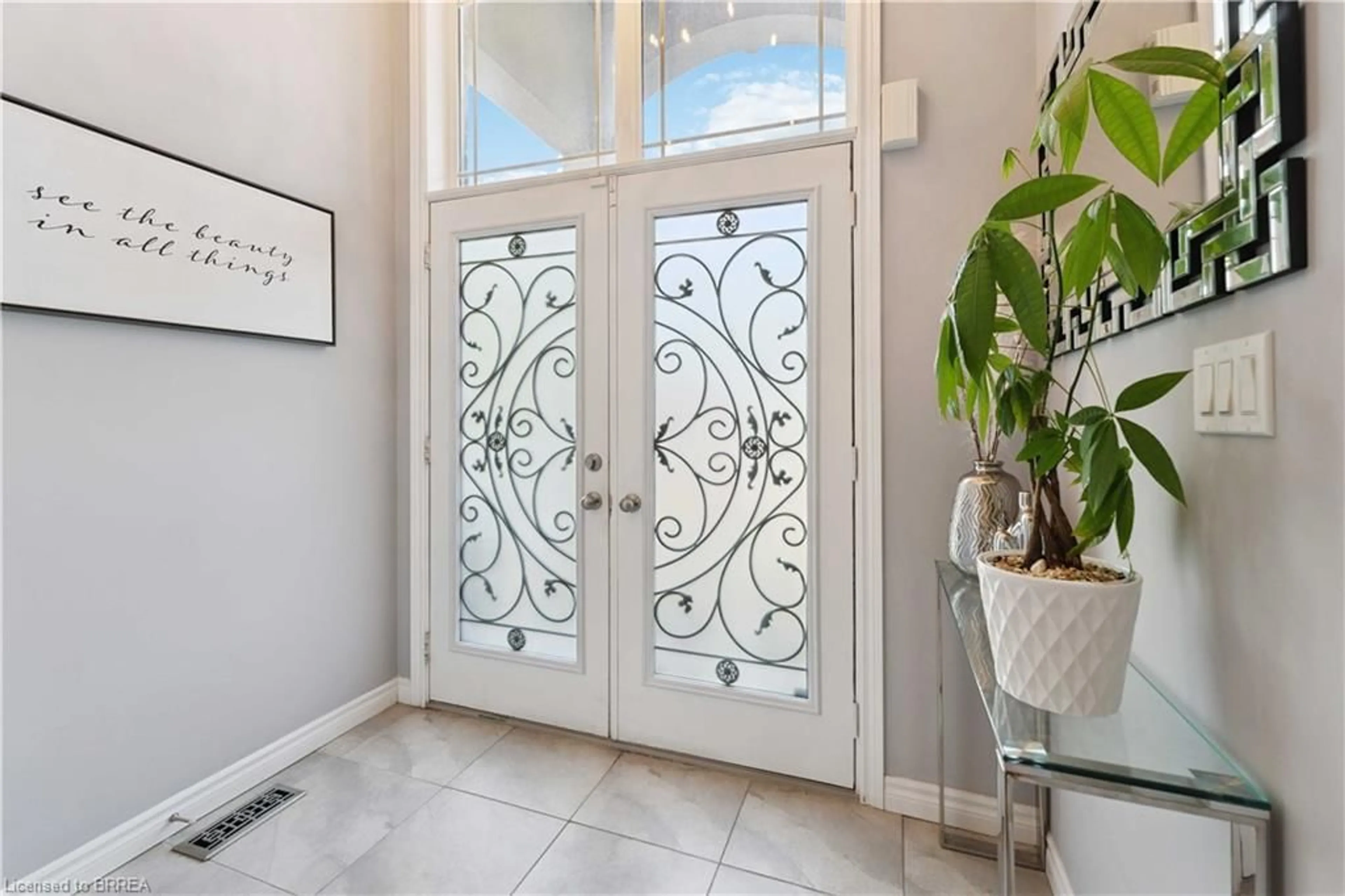 Indoor entryway for 12 Avatar Pl, Hamilton Ontario L0R 1W0