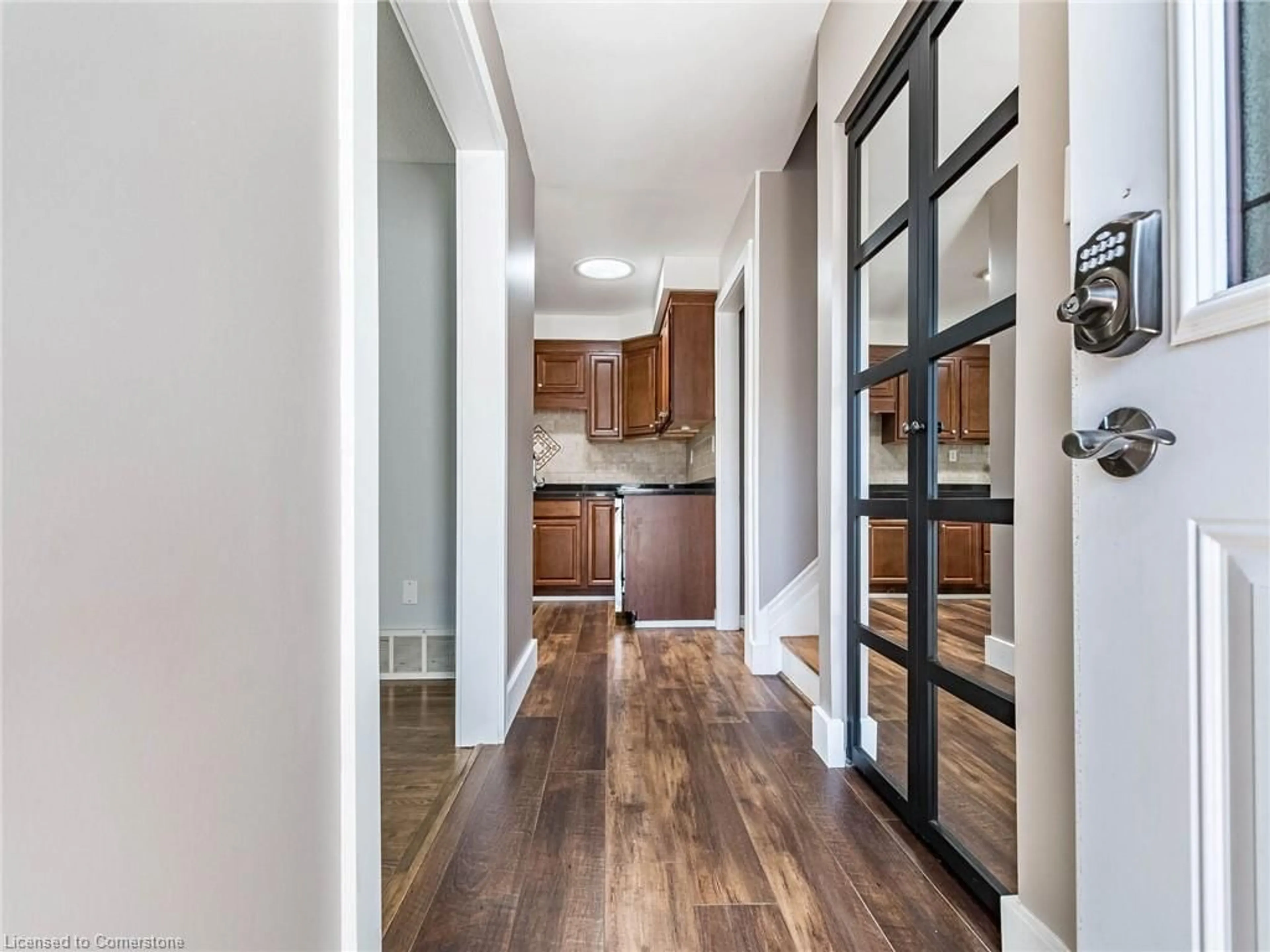 Indoor entryway for 135 Cranbrook Dr, Hamilton Ontario L9C 4S5