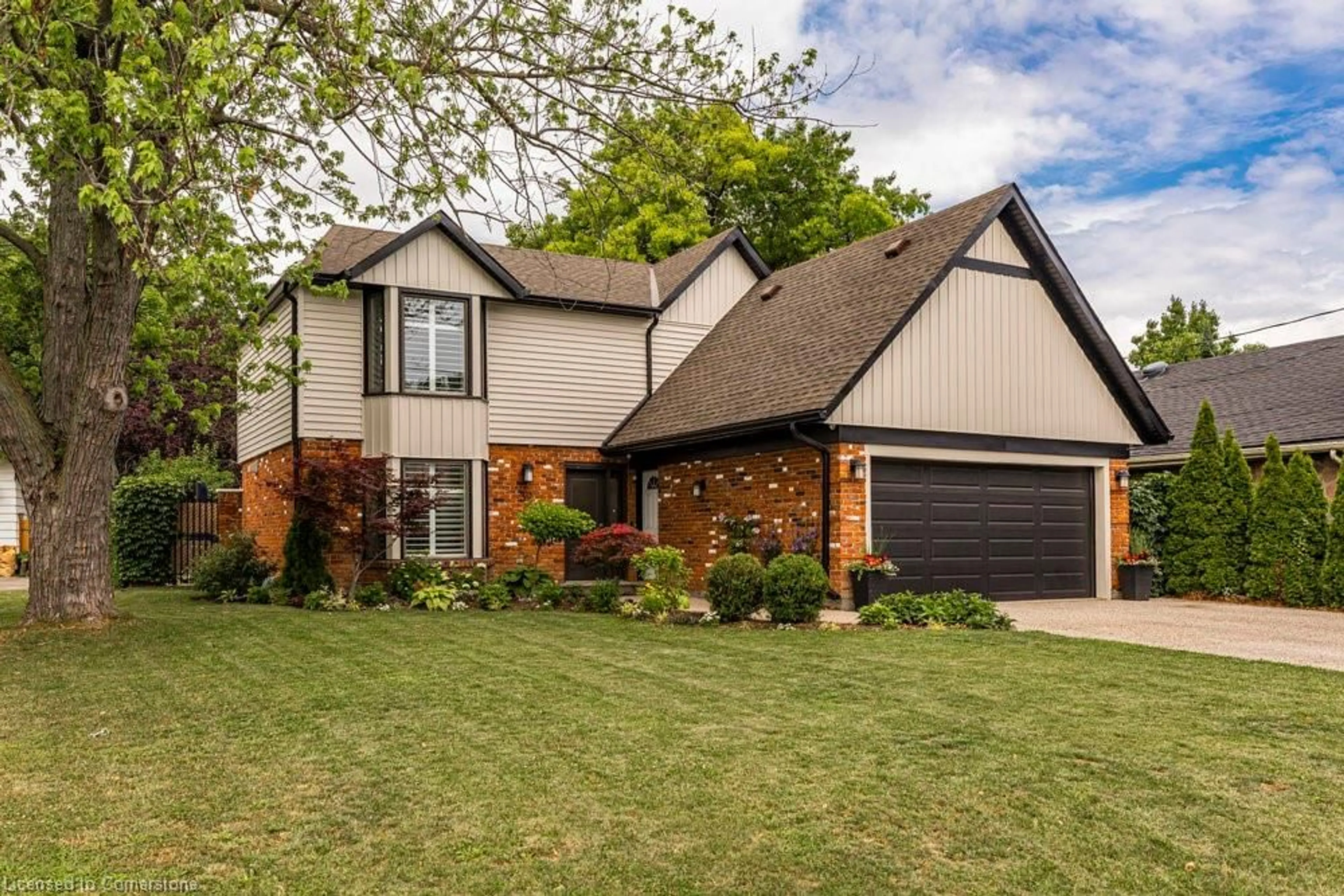 Home with brick exterior material, street for 32 Galbraith Dr, Stoney Creek Ontario L8G 1Z8