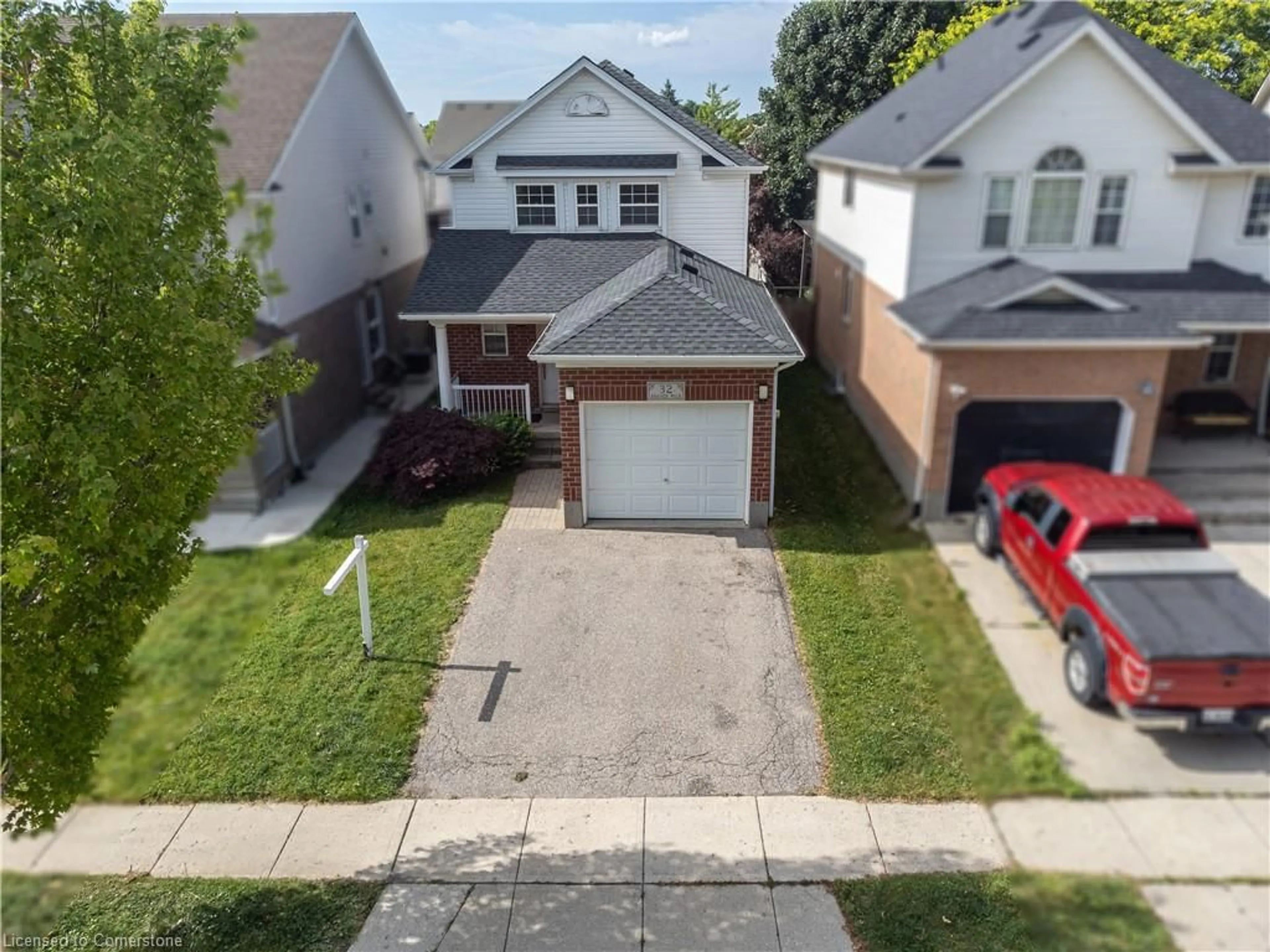 A pic from outside/outdoor area/front of a property/back of a property/a pic from drone, street for 32 Amanda Walk, Cambridge Ontario N3C 4K8