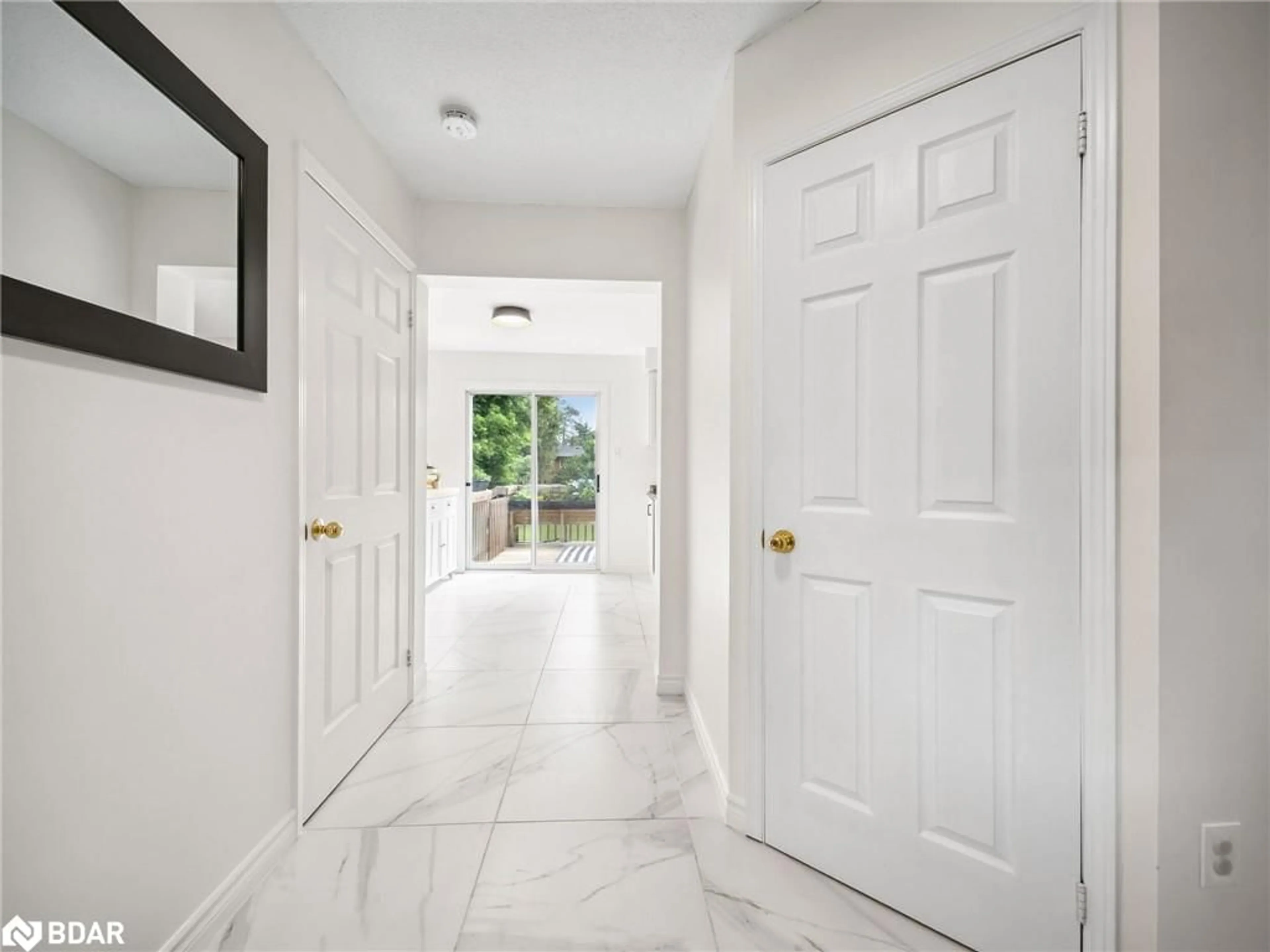 Indoor entryway for 8 Darren Dr, Essa Ontario L0M 1B3