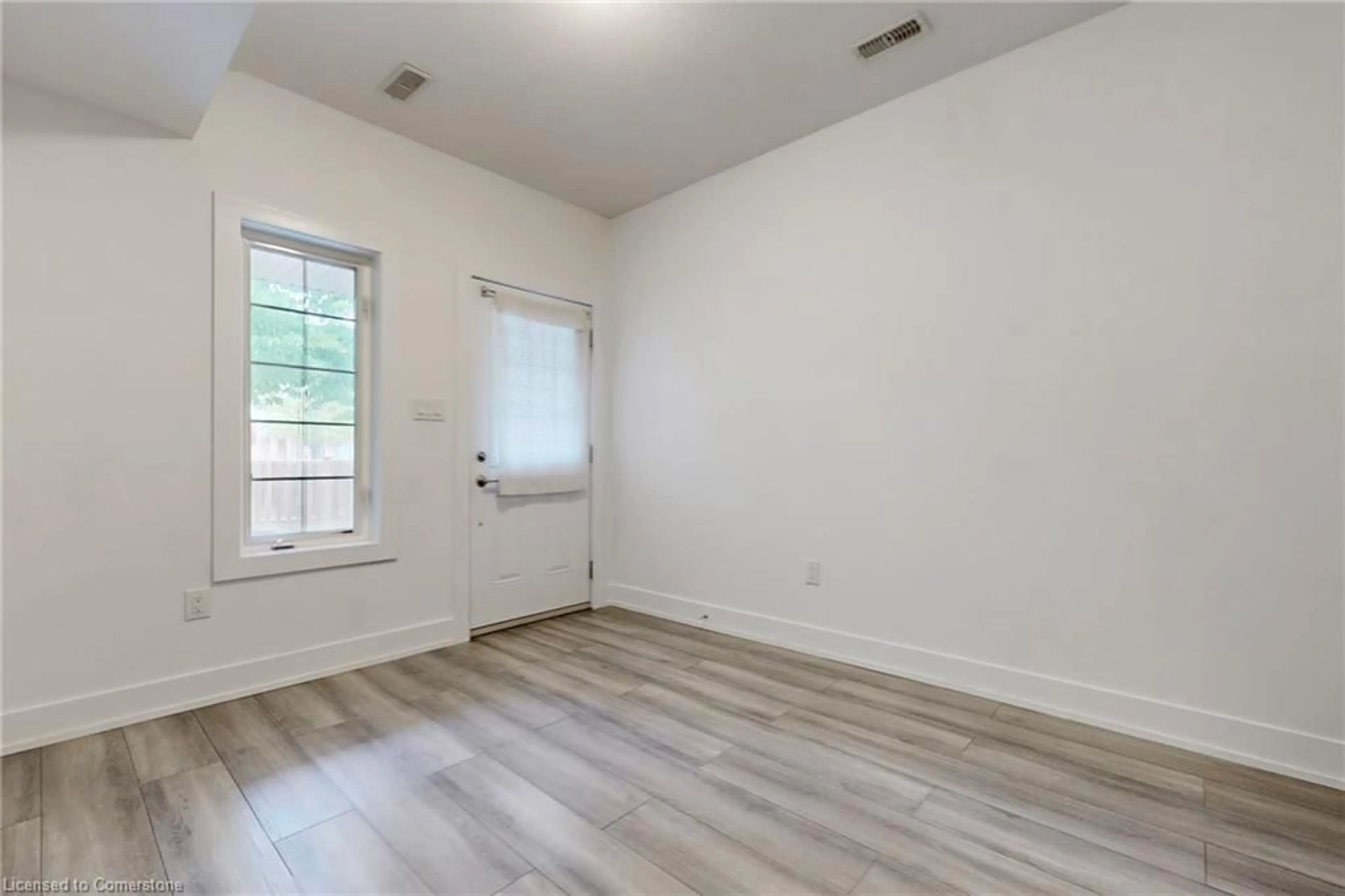 A pic of a room for 1401 Plains Rd #114, Burlington Ontario L7R 0C2