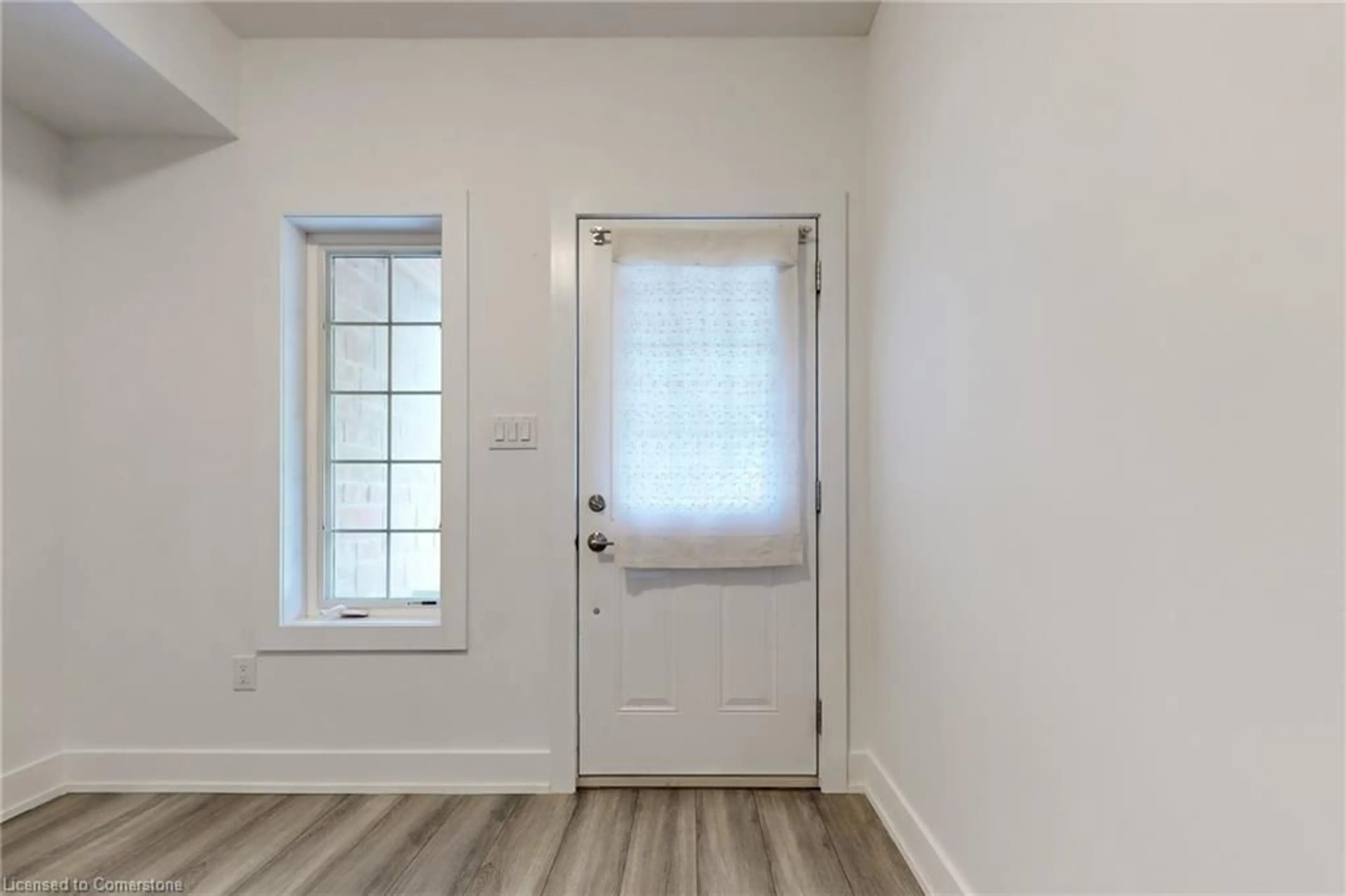 Indoor entryway for 1401 Plains Rd #114, Burlington Ontario L7R 0C2