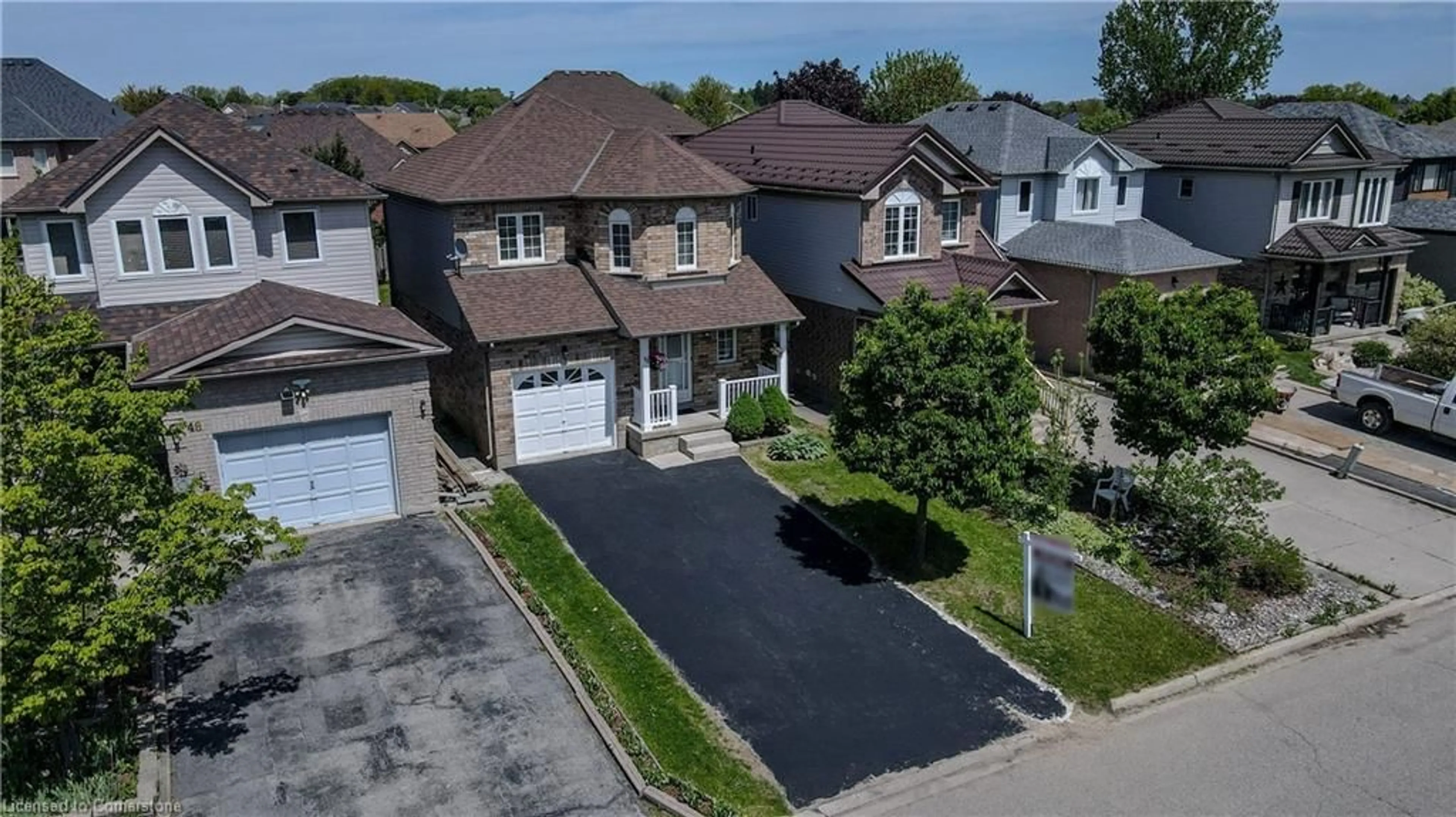A pic from outside/outdoor area/front of a property/back of a property/a pic from drone, street for 44 Wheeler Dr, Cambridge Ontario N1P 1G4