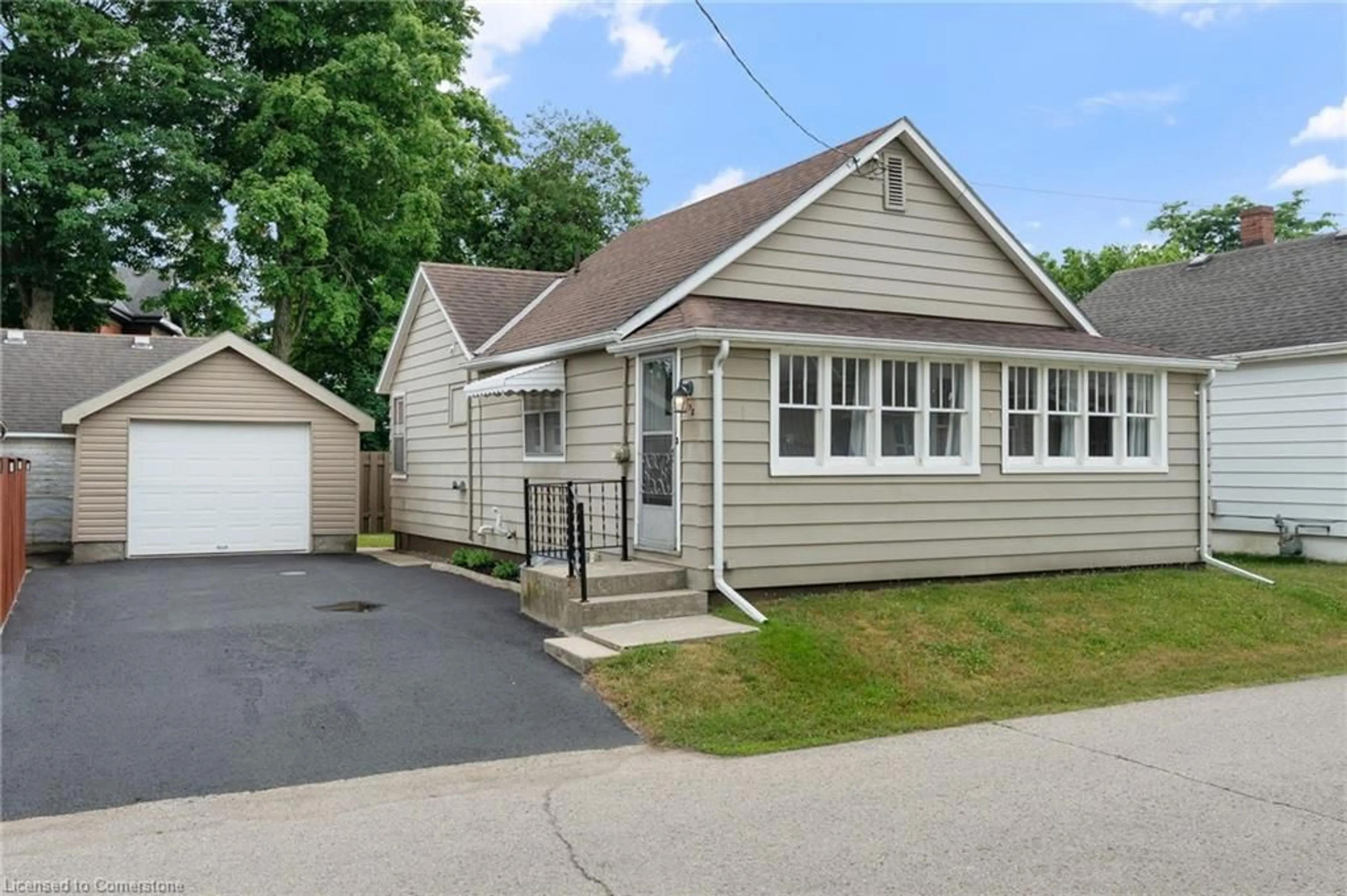 Home with vinyl exterior material, street for 198 Maes Lane, Delhi Ontario N4B 1P2