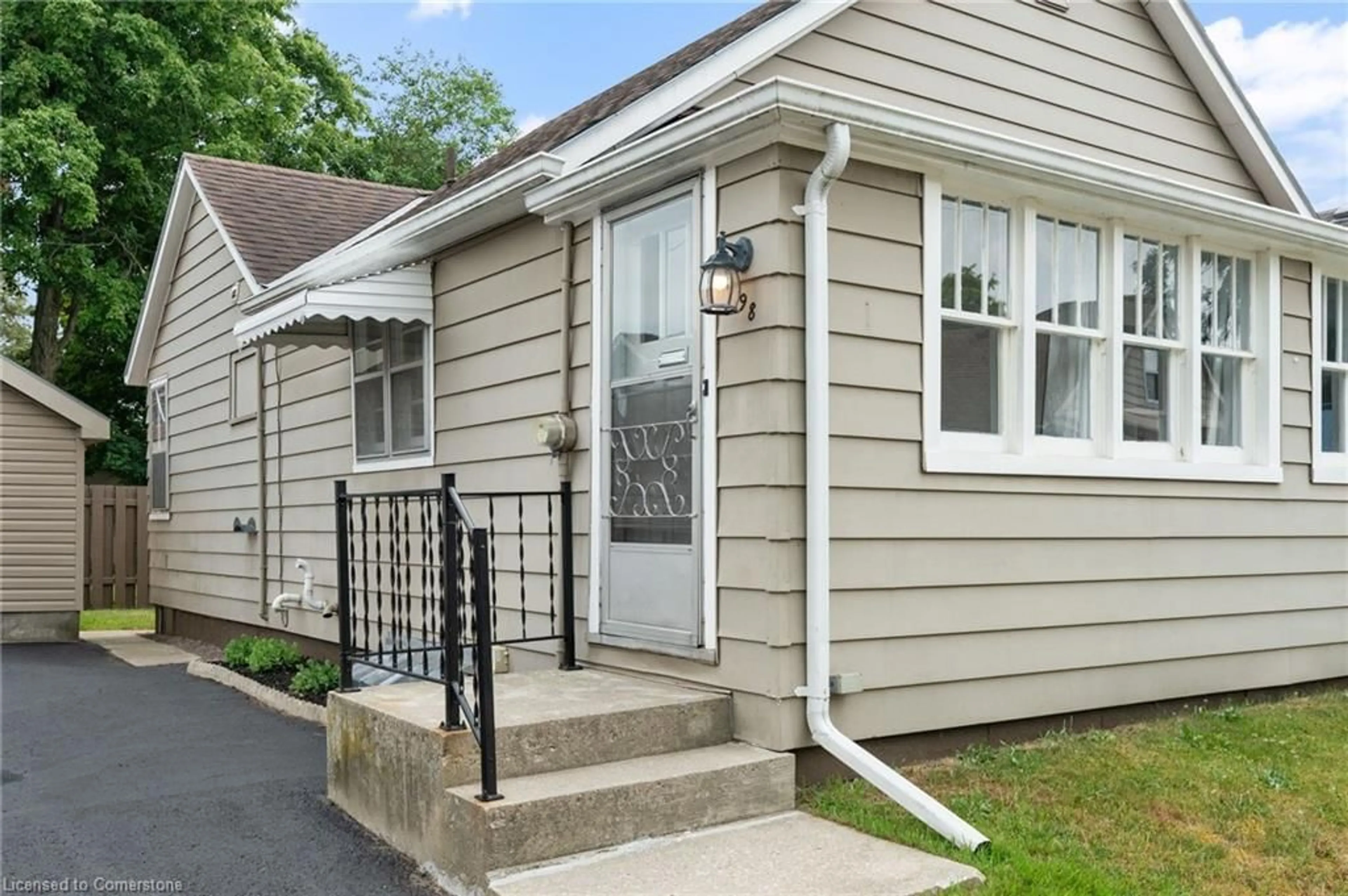 Home with vinyl exterior material, street for 198 Maes Lane, Delhi Ontario N4B 1P2