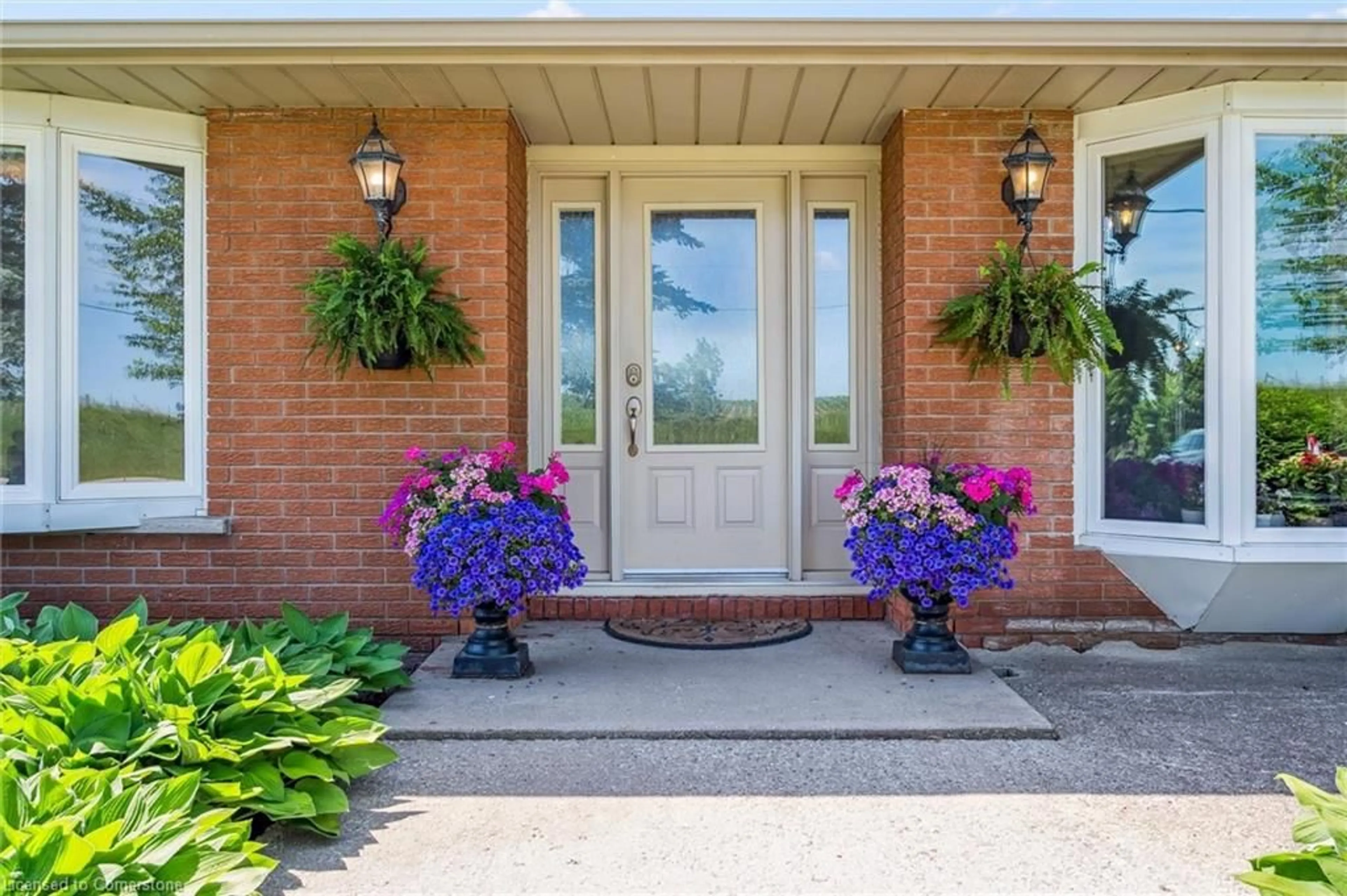 Indoor entryway for 6911 Wellington Rd 34, Puslinch Ontario N3C 2V4