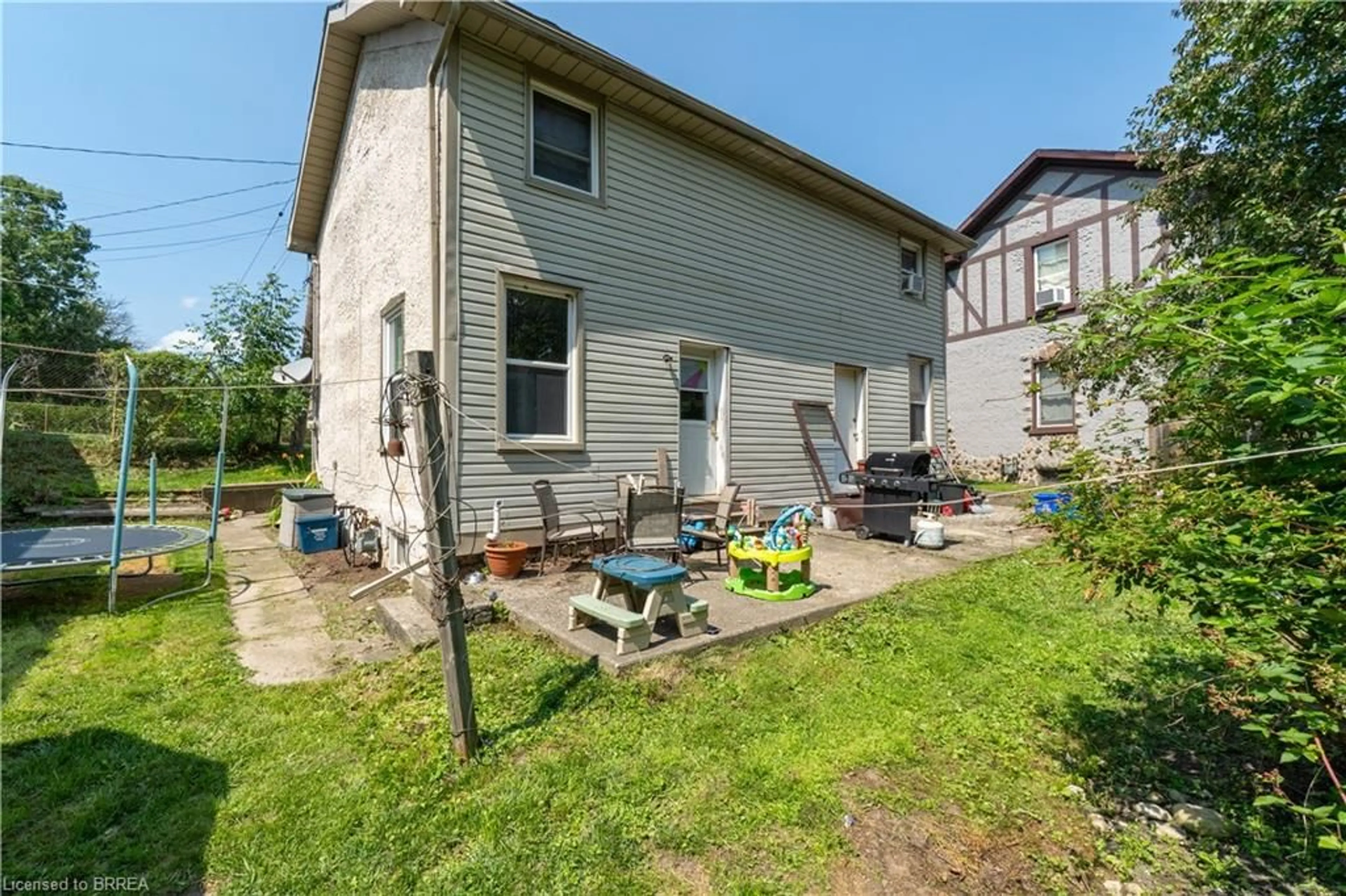 Patio, street for 43-45 William St, Paris Ontario N3L 1L1
