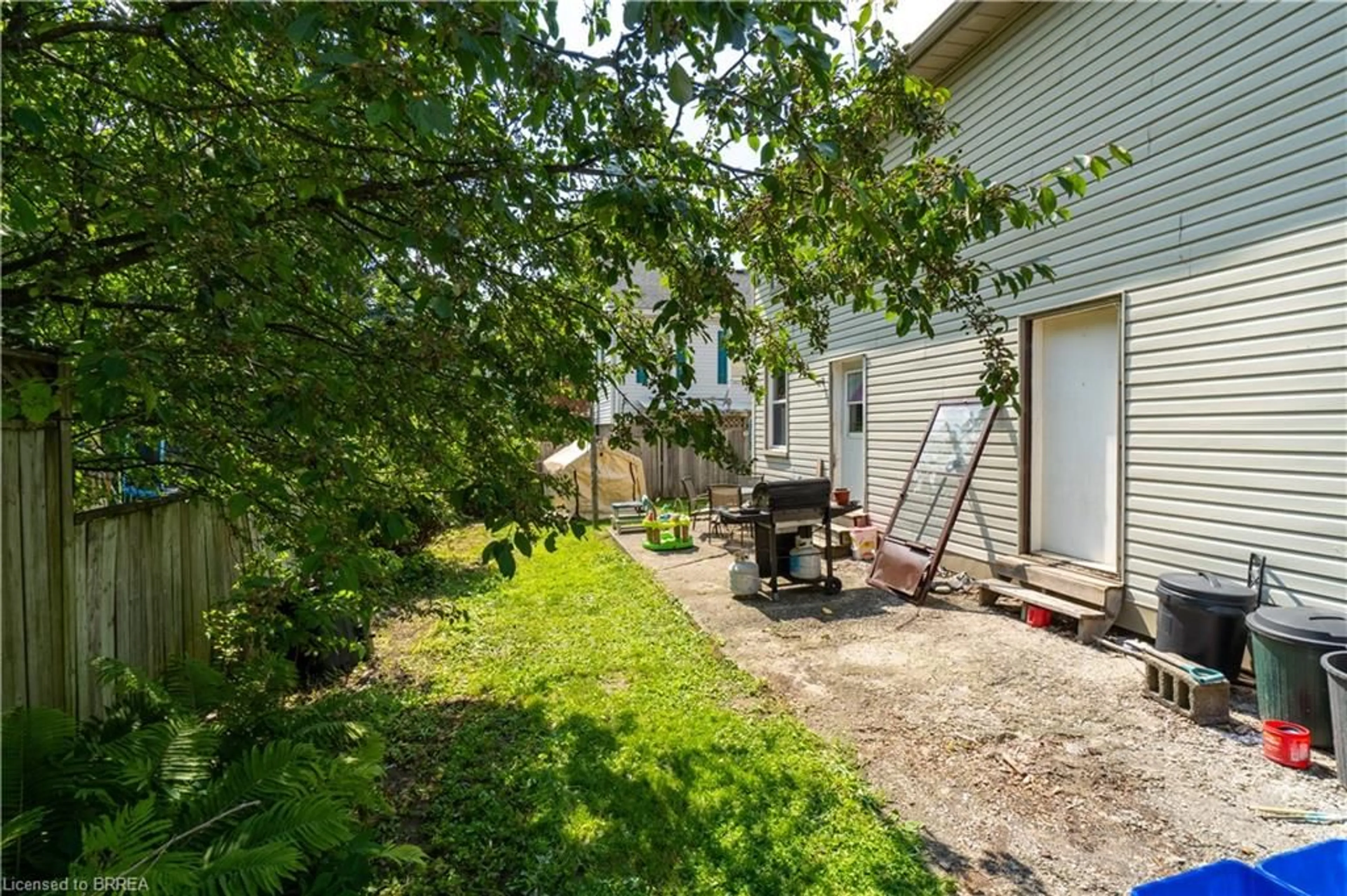 Patio, street for 43-45 William St, Paris Ontario N3L 1L1