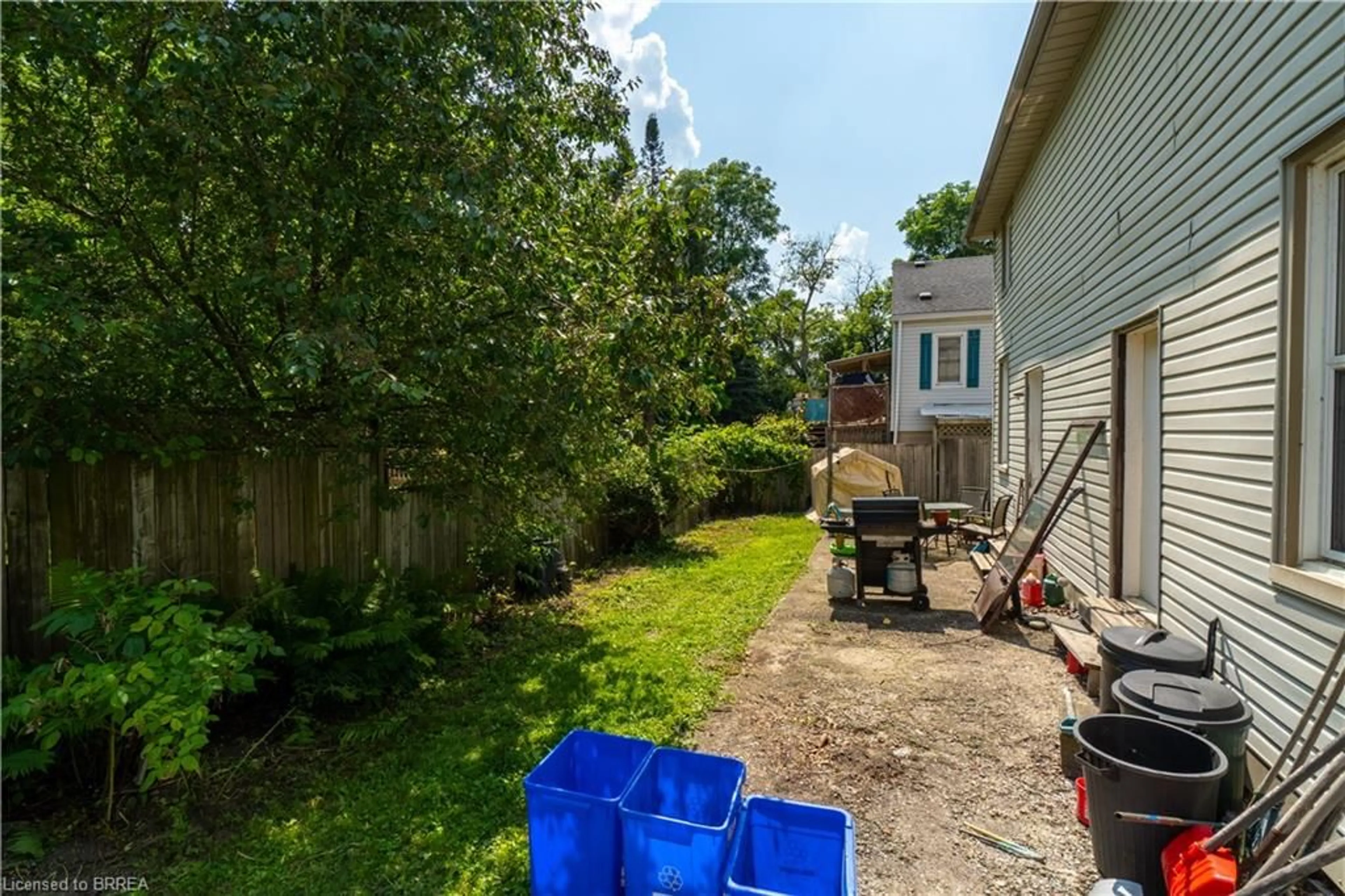 Patio, unknown for 43-45 William St, Paris Ontario N3L 1L1