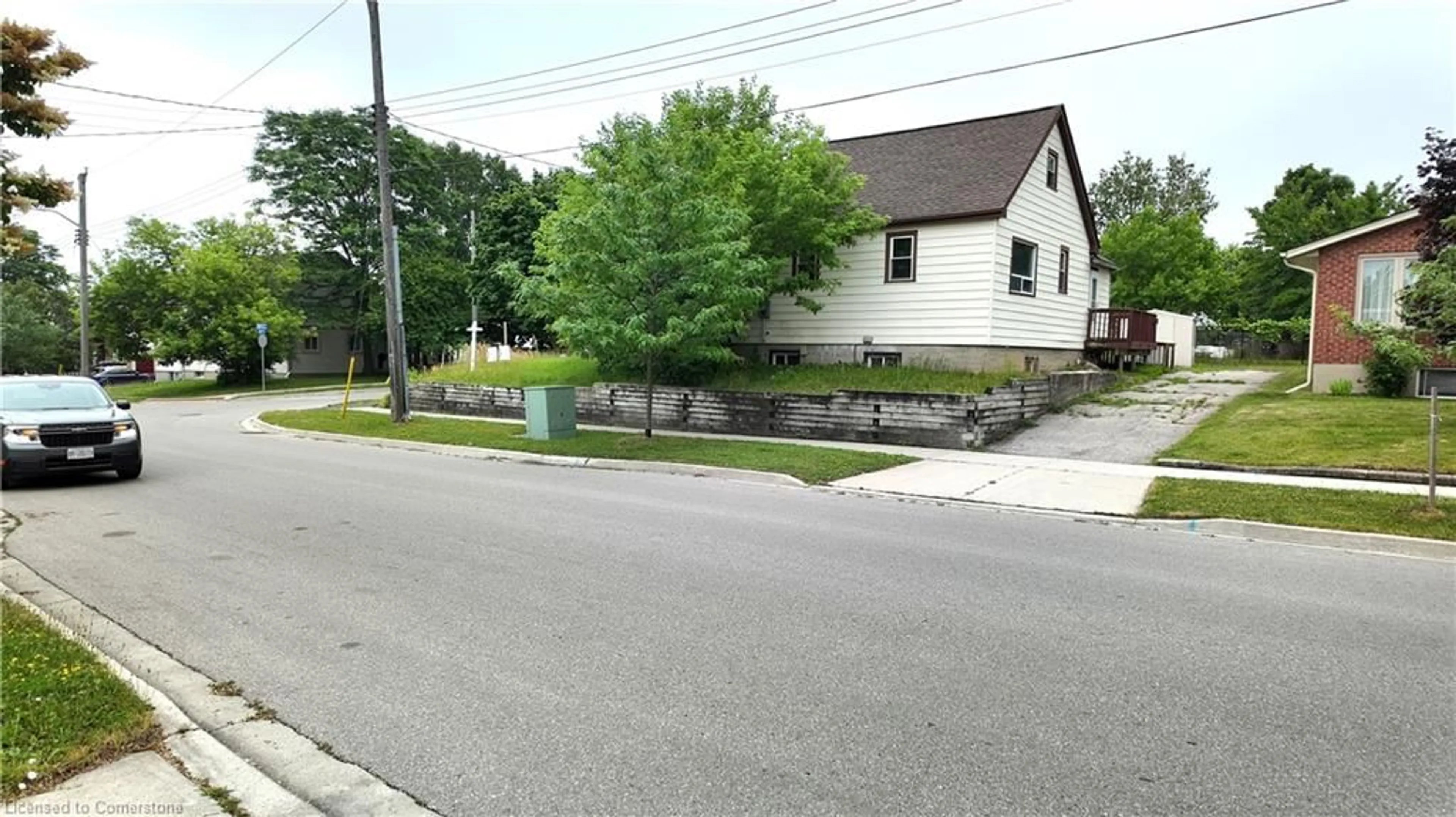 Blurry image for 439 Alice Ave, Kitchener Ontario N2M 2A3