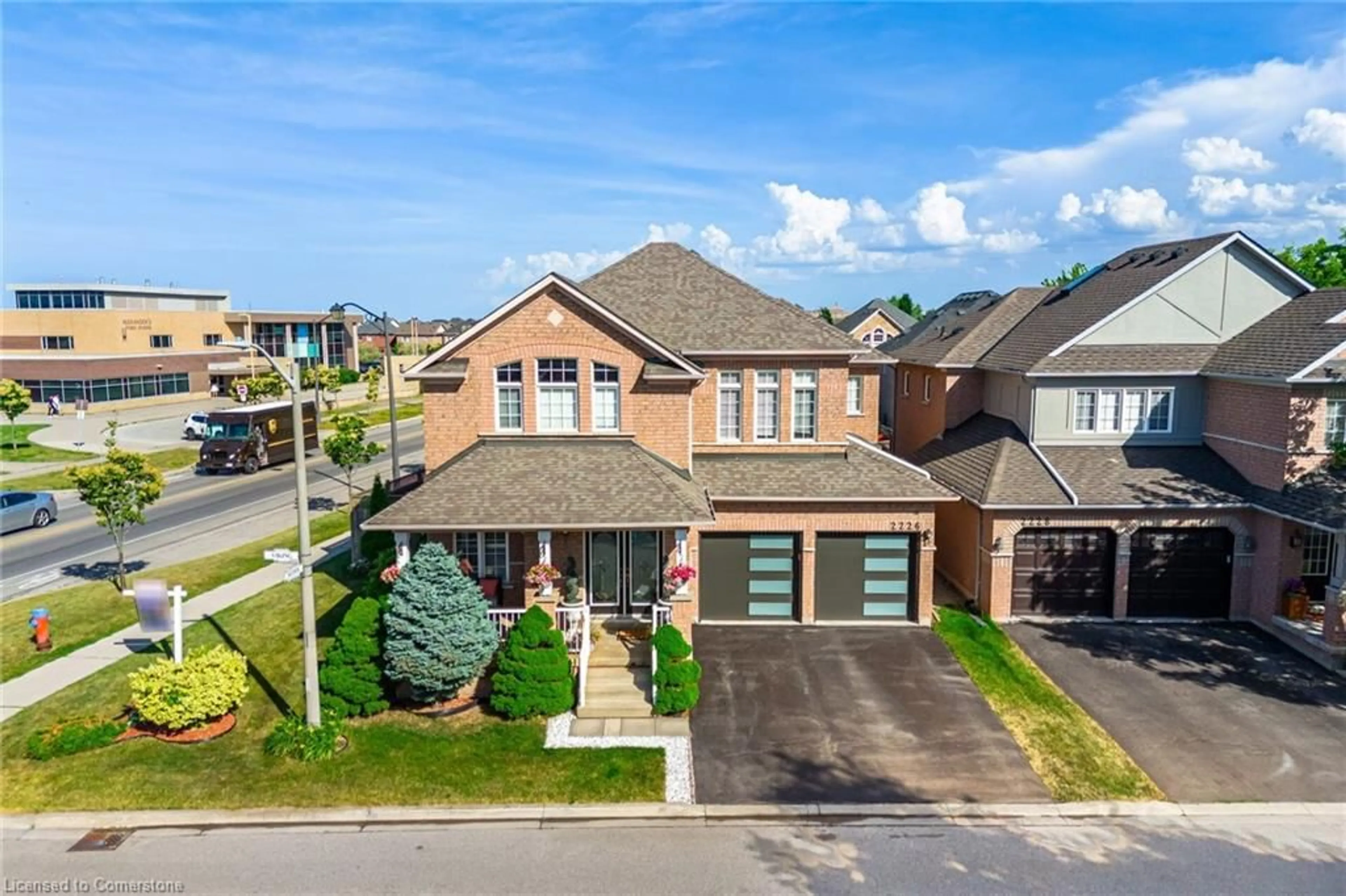 A pic from outside/outdoor area/front of a property/back of a property/a pic from drone, street for 2226 Viking Cres, Burlington Ontario L7L 7K3