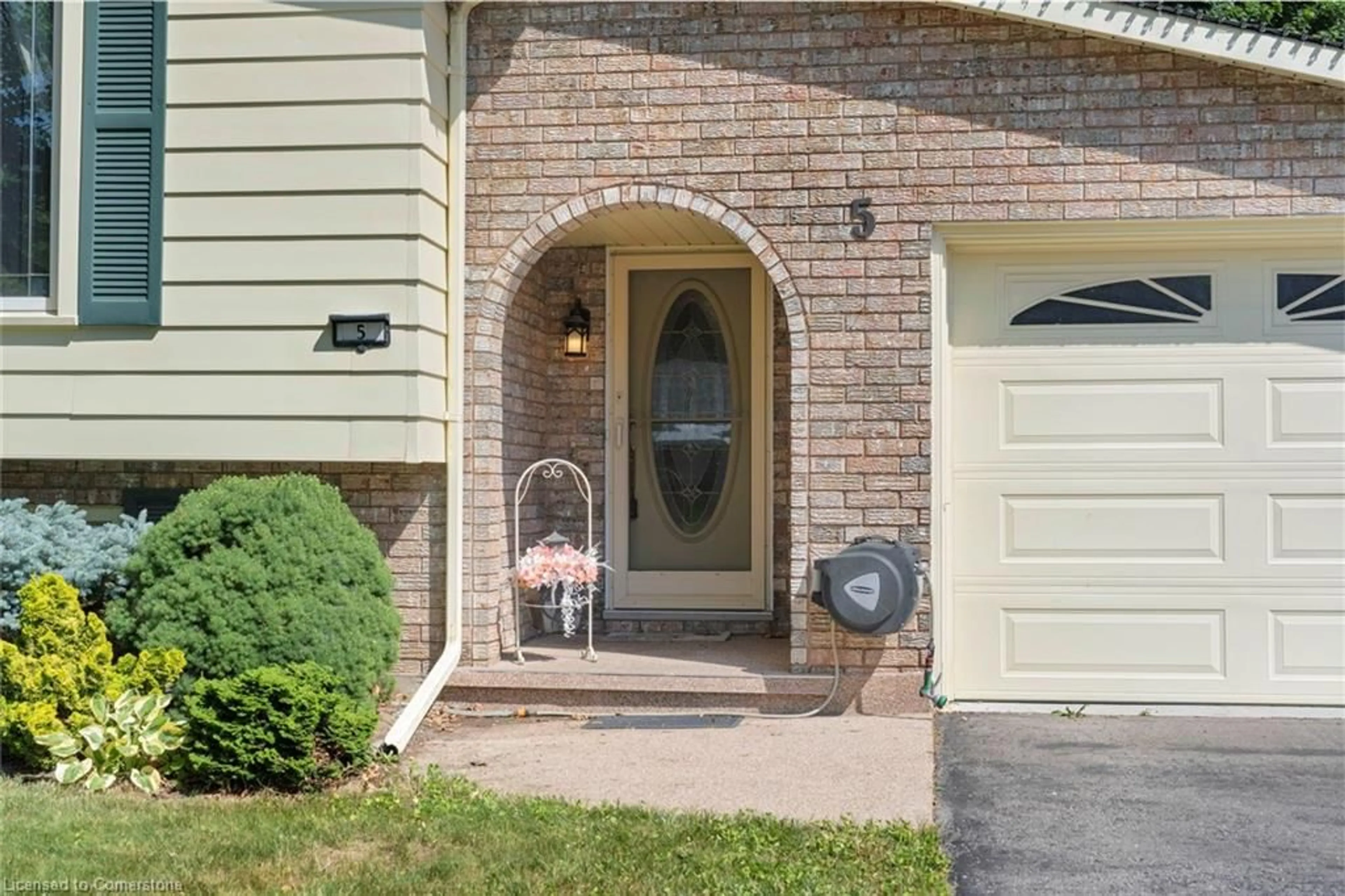 Indoor entryway for 5 Adams Lane, Norfolk County Ontario M3Y 4P4