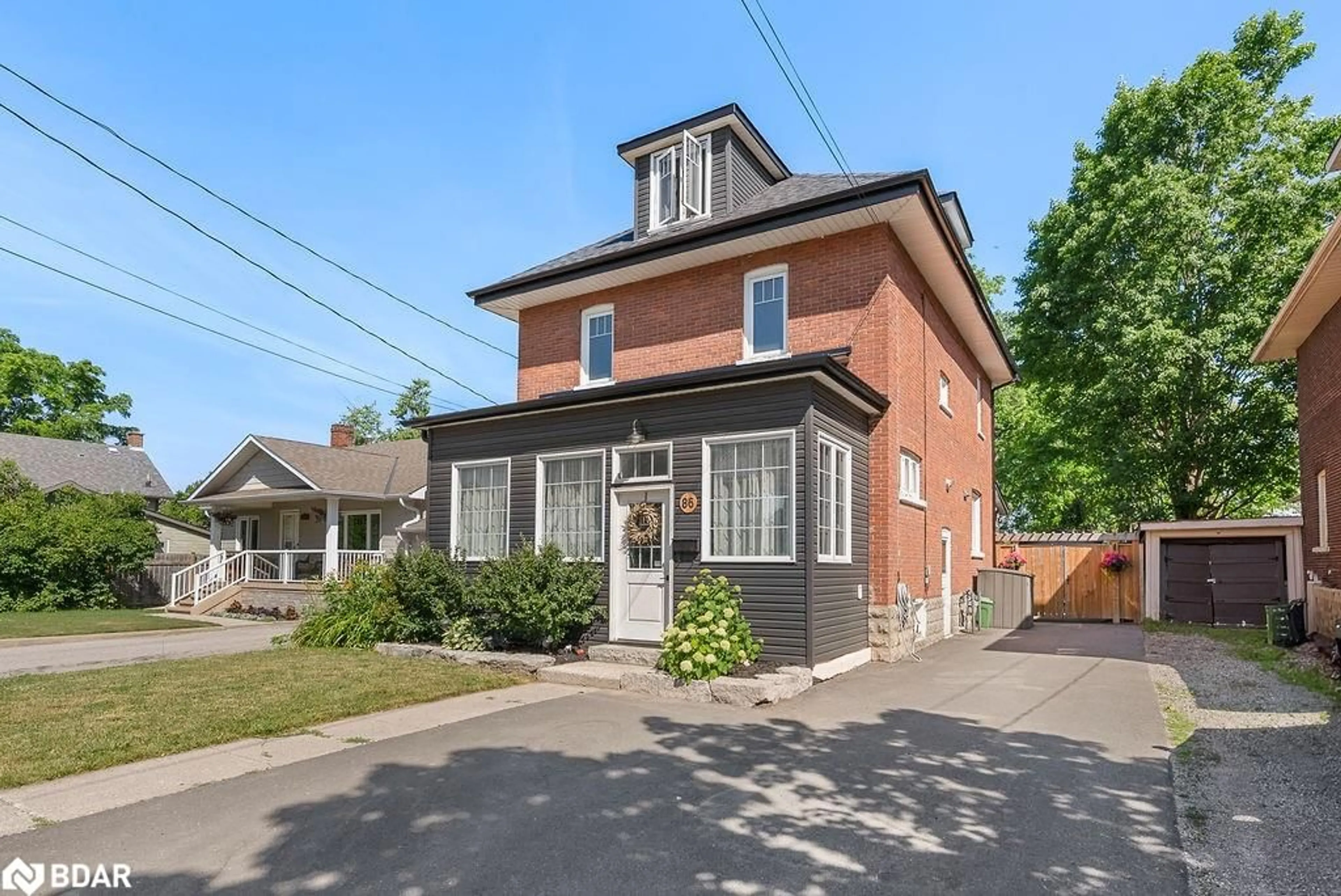 Home with brick exterior material, street for 86 Colborne St, Lindsay Ontario K9V 3T3