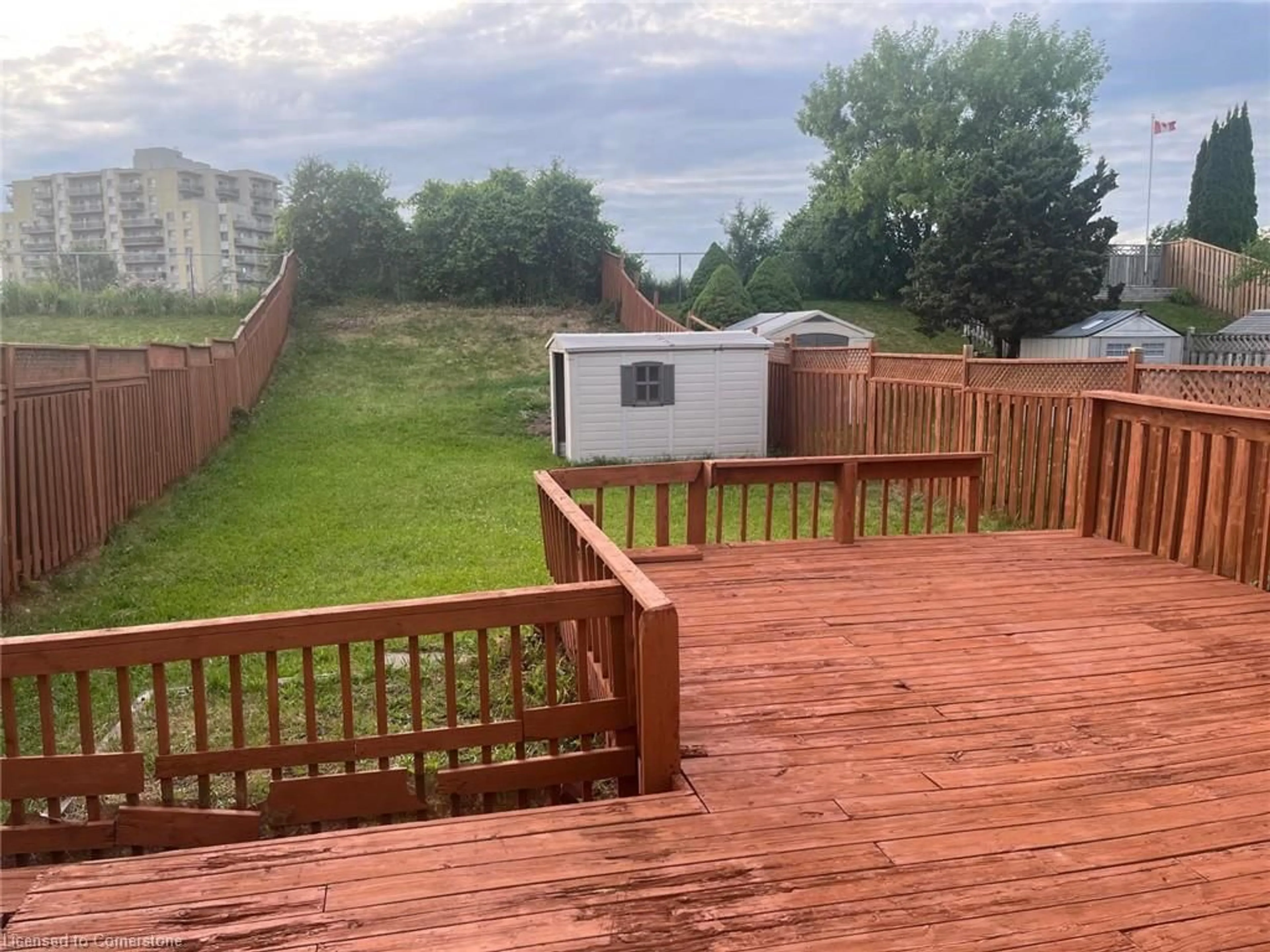 Patio, unknown for 98 Steeles Cres, Cambridge Ontario N1R 8C3