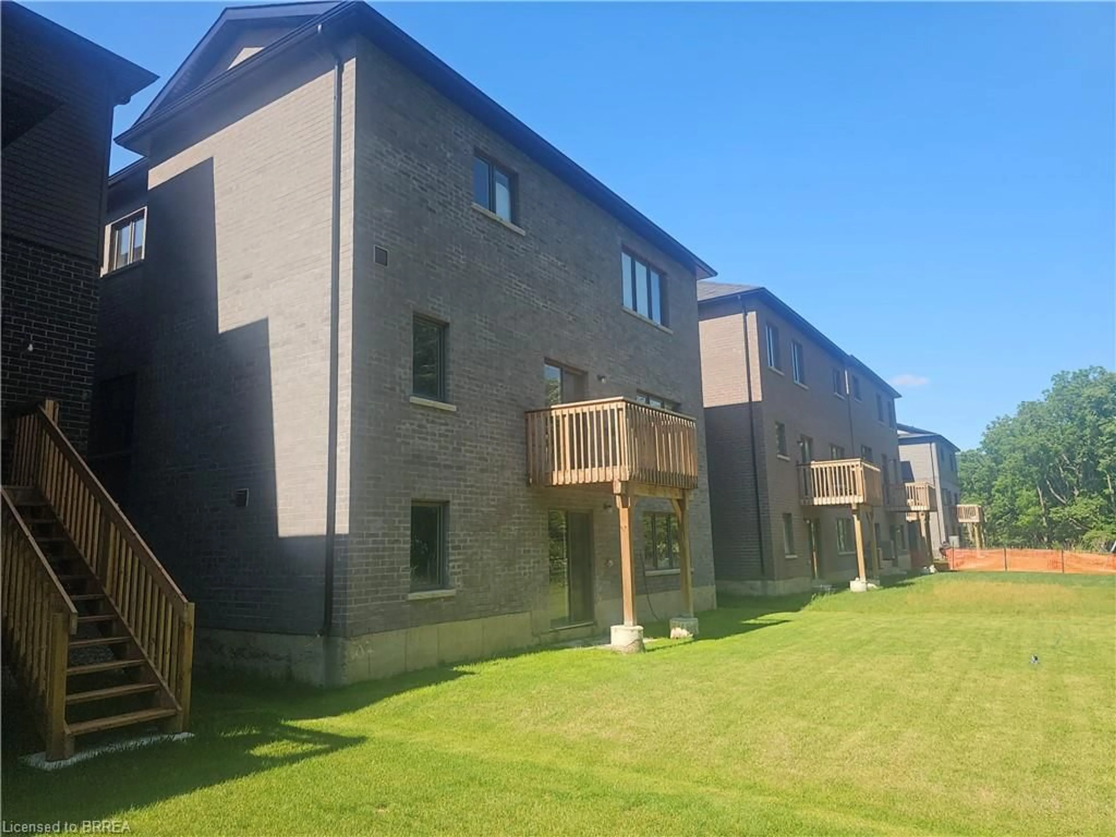 A pic from outside/outdoor area/front of a property/back of a property/a pic from drone, building for 43 Stauffer Rd, Brantford Ontario N3V 0B2
