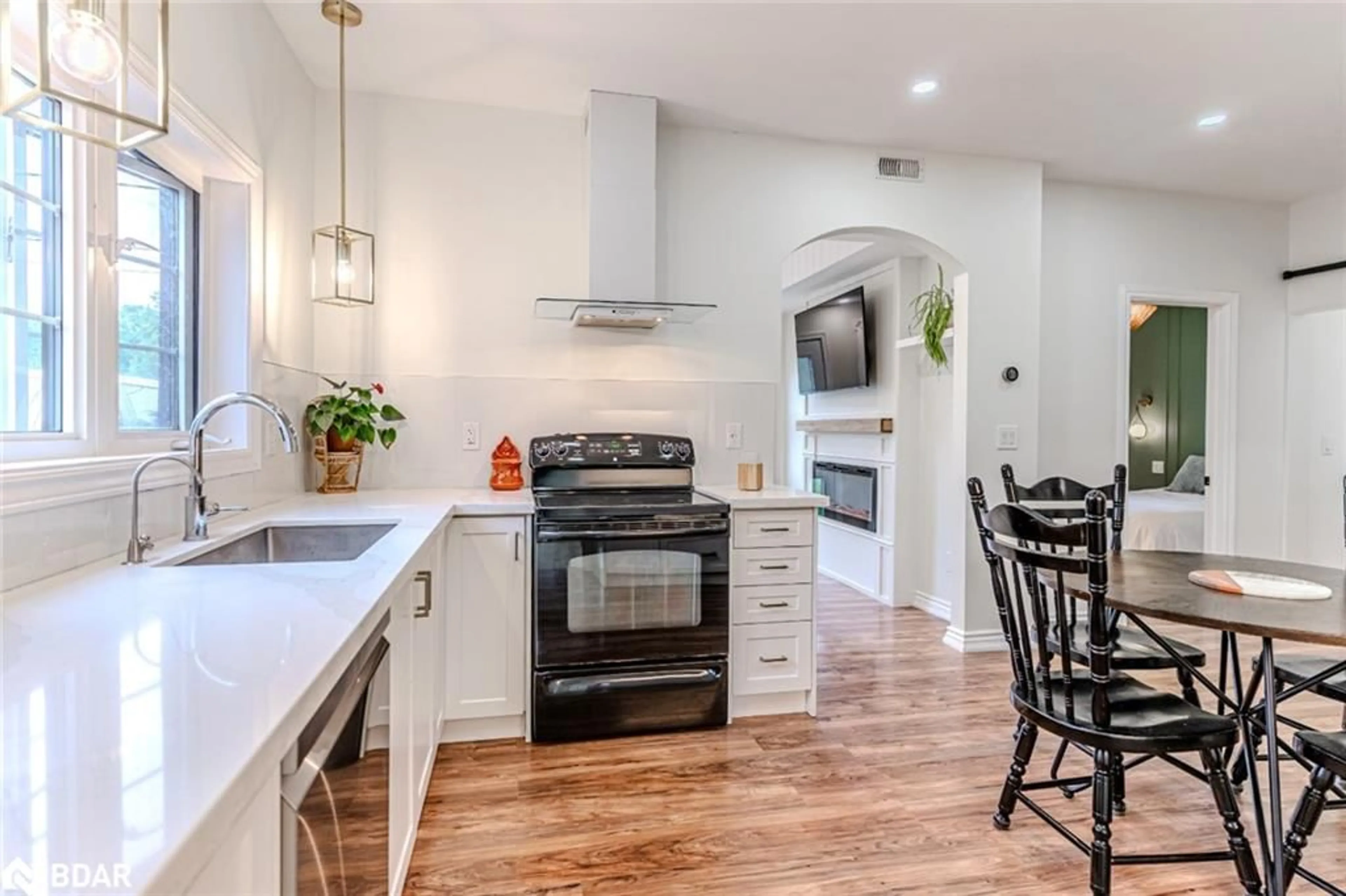 Open concept kitchen, unknown for 1011 Gilmore Ave, Lefroy Ontario L0L 1W0