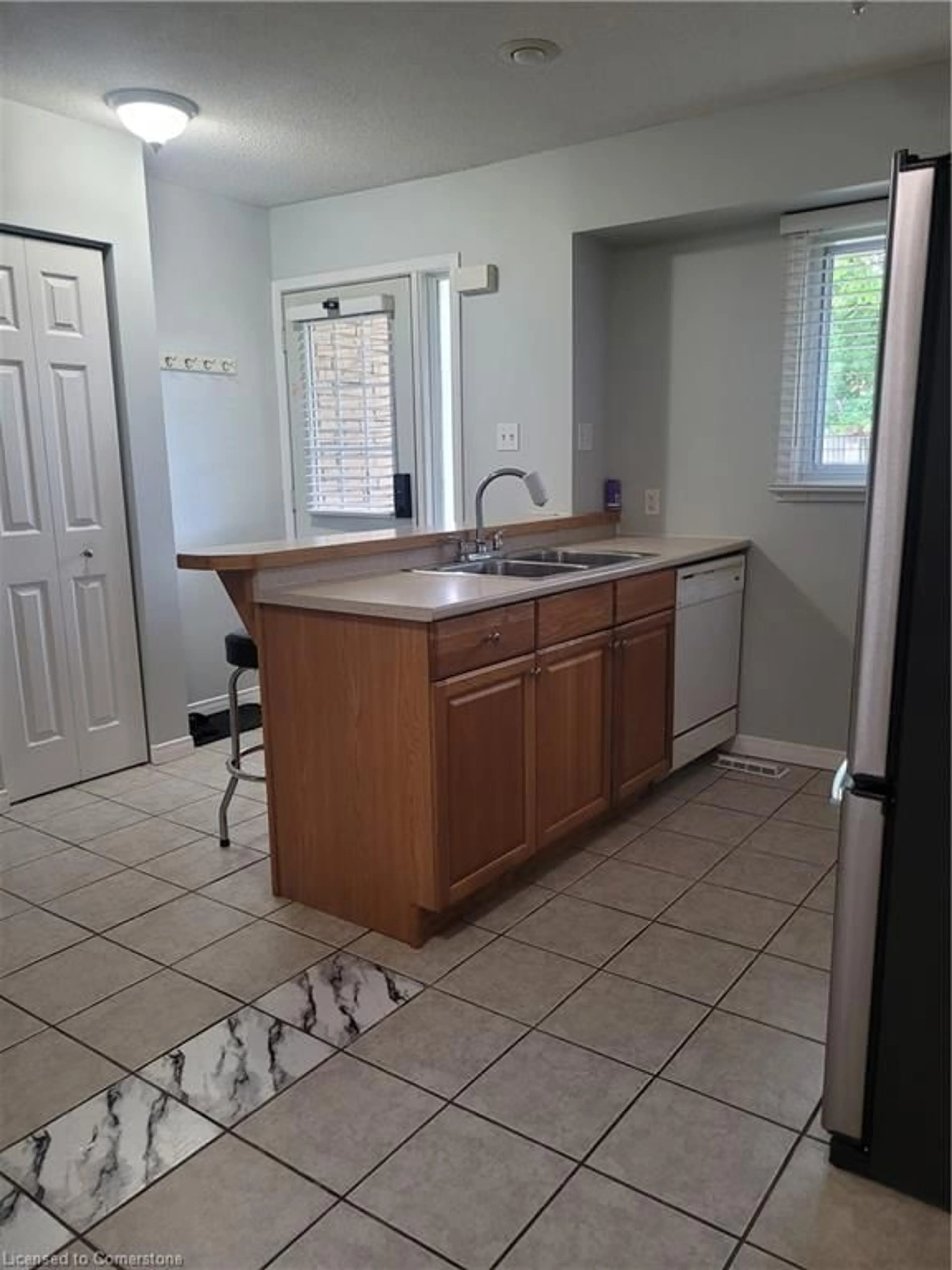 Standard kitchen, unknown for 211 Veronica Dr #10, Kitchener Ontario N2A 2R8