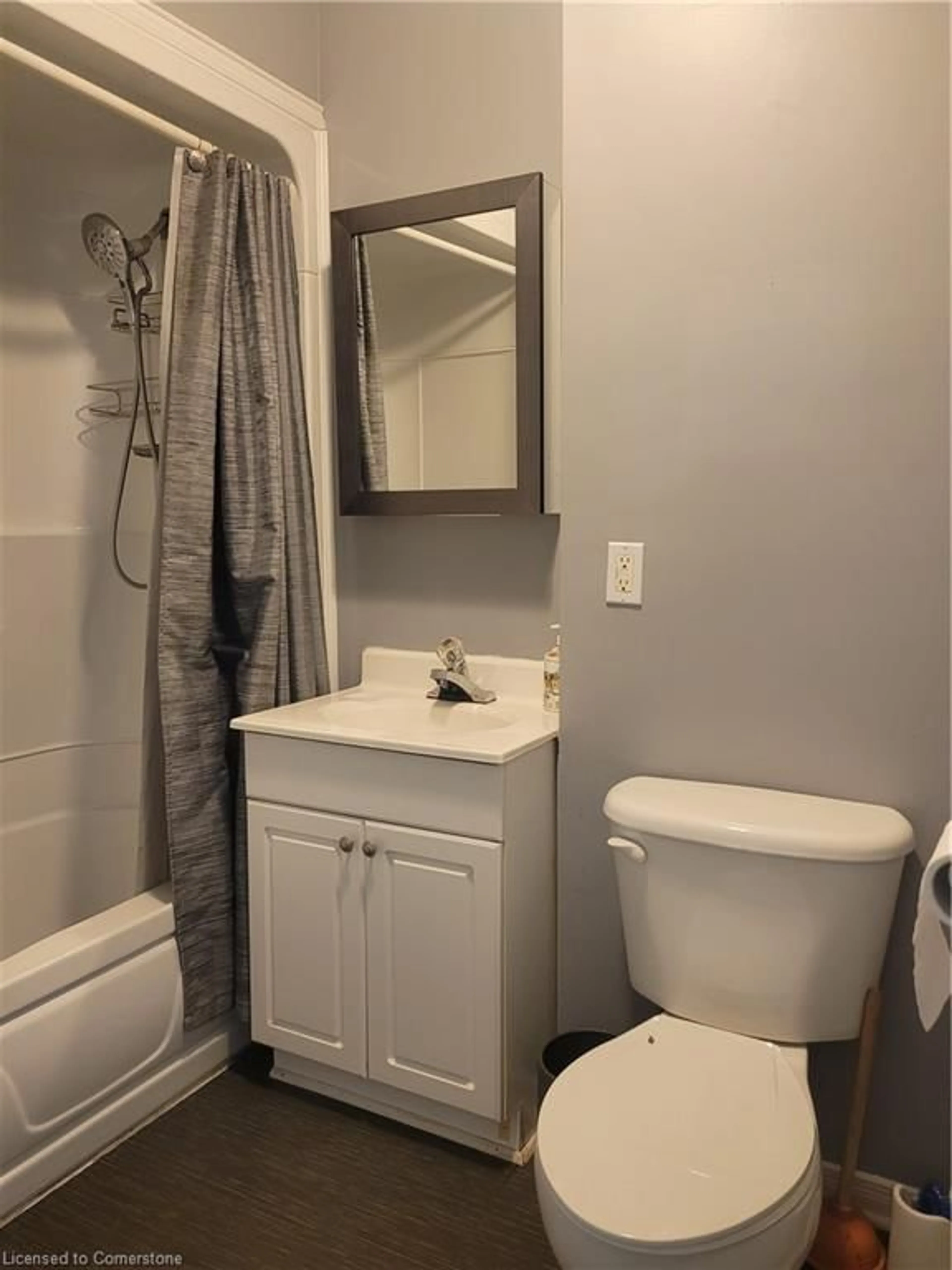 Standard bathroom, unknown for 211 Veronica Dr #10, Kitchener Ontario N2A 2R8