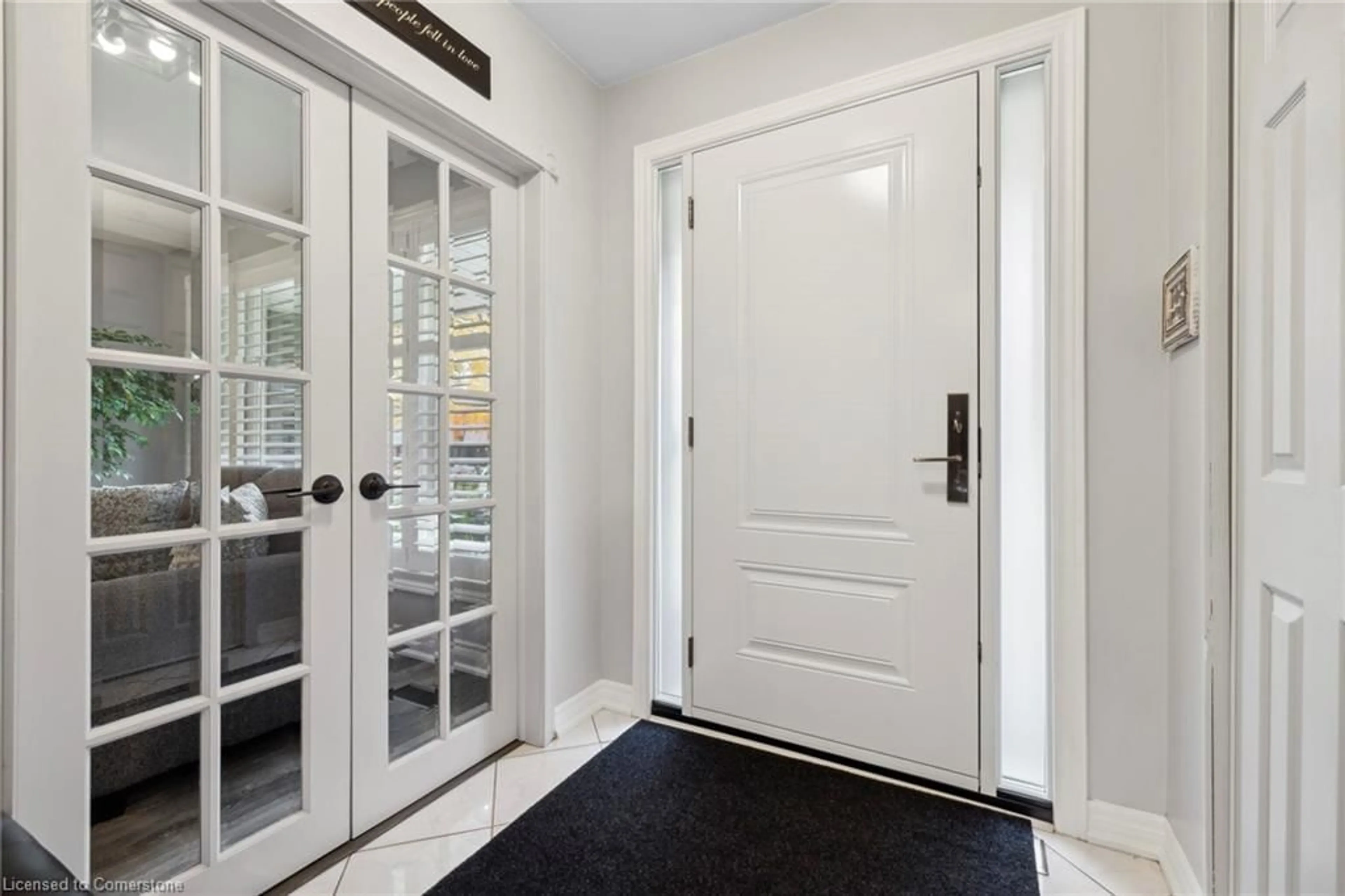 Indoor entryway for 93 Willowridge Rd, Etobicoke Ontario M9R 3Z5