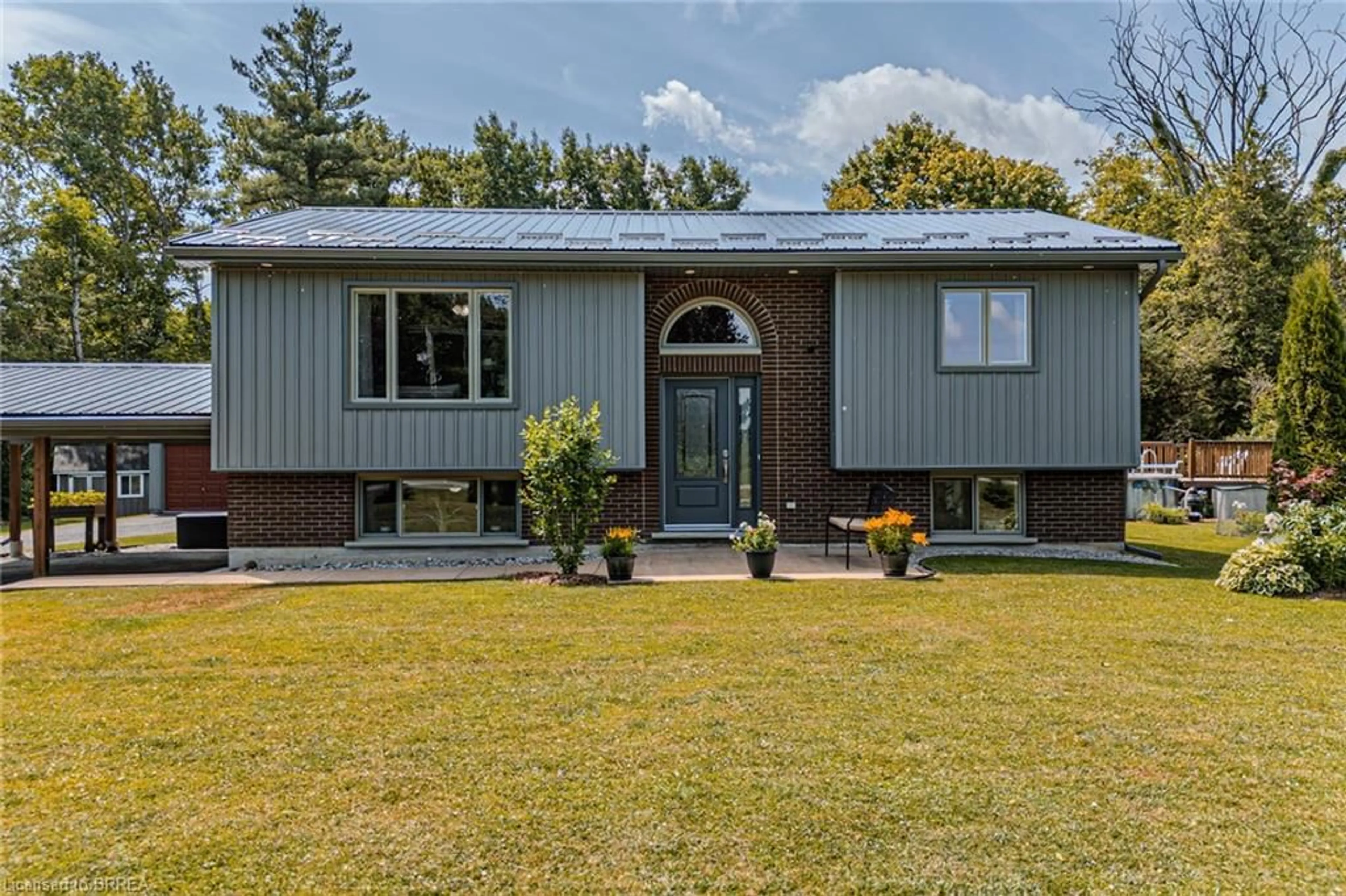 Home with vinyl exterior material, street for 760 Concession 10 Townsend, Waterford Ontario N0E 1Y0