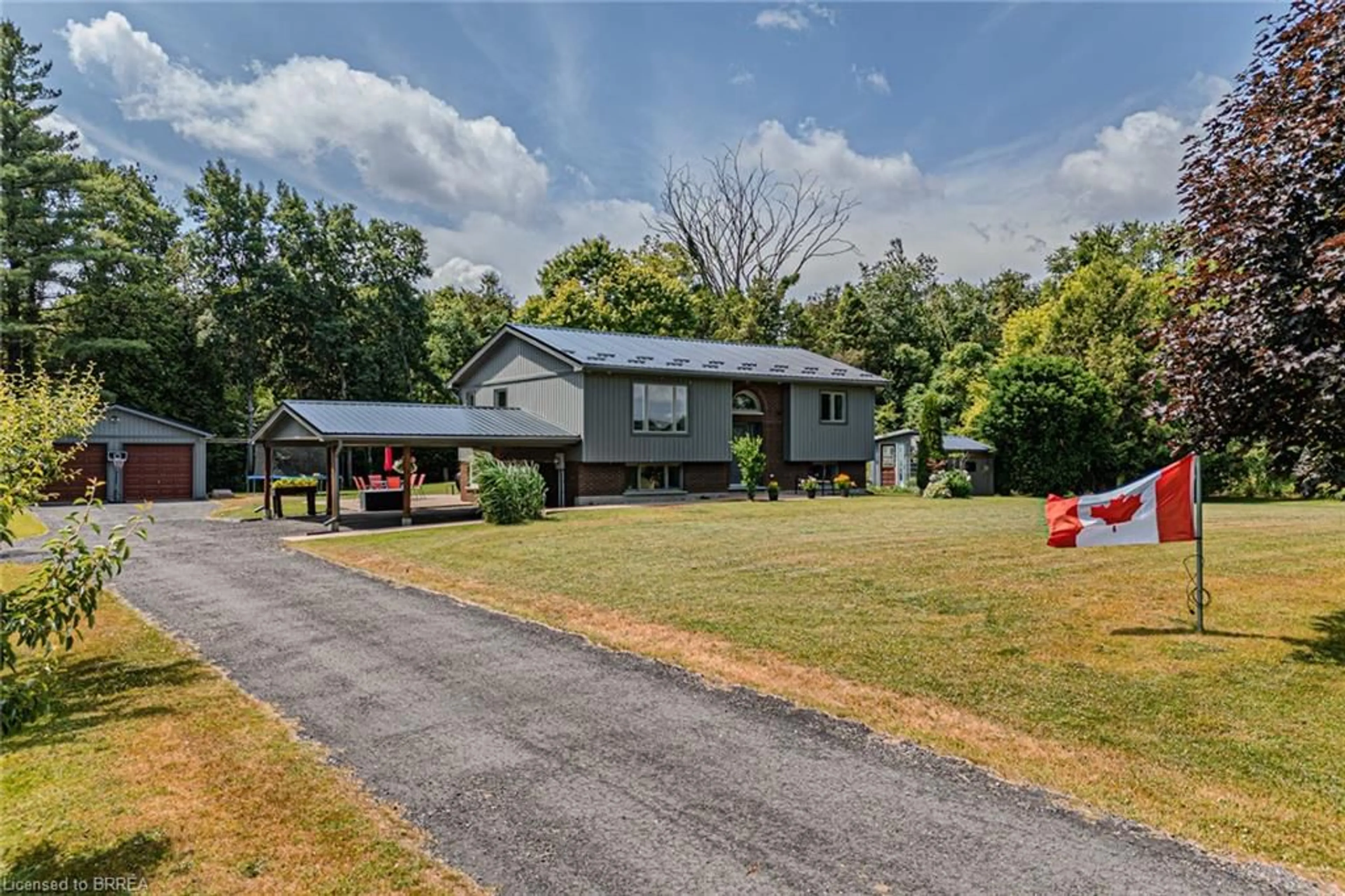 A pic from outside/outdoor area/front of a property/back of a property/a pic from drone, street for 760 Concession 10 Townsend, Waterford Ontario N0E 1Y0