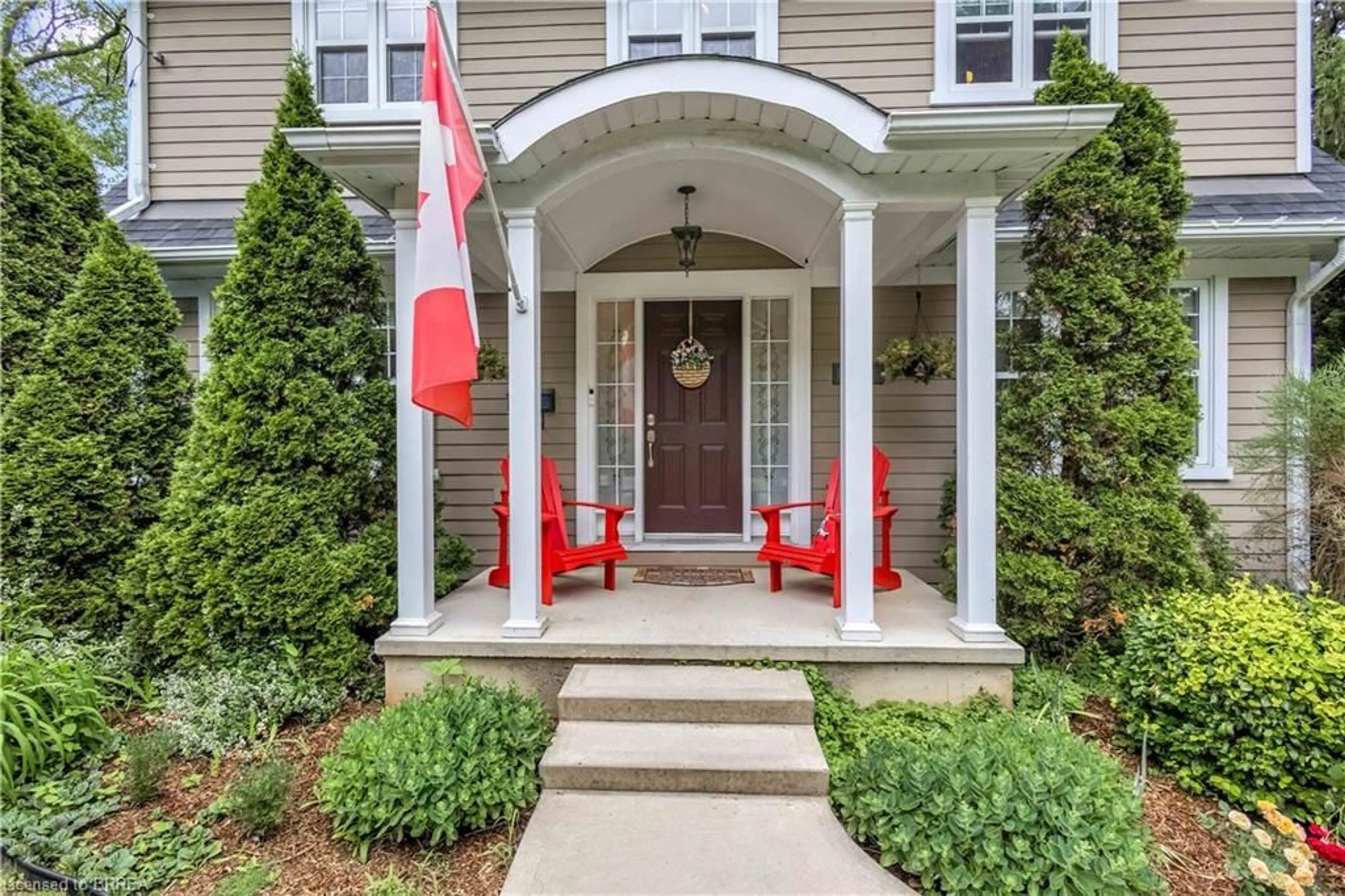 Indoor entryway for 144 Glenwood Dr, Brantford Ontario N3S 3G9