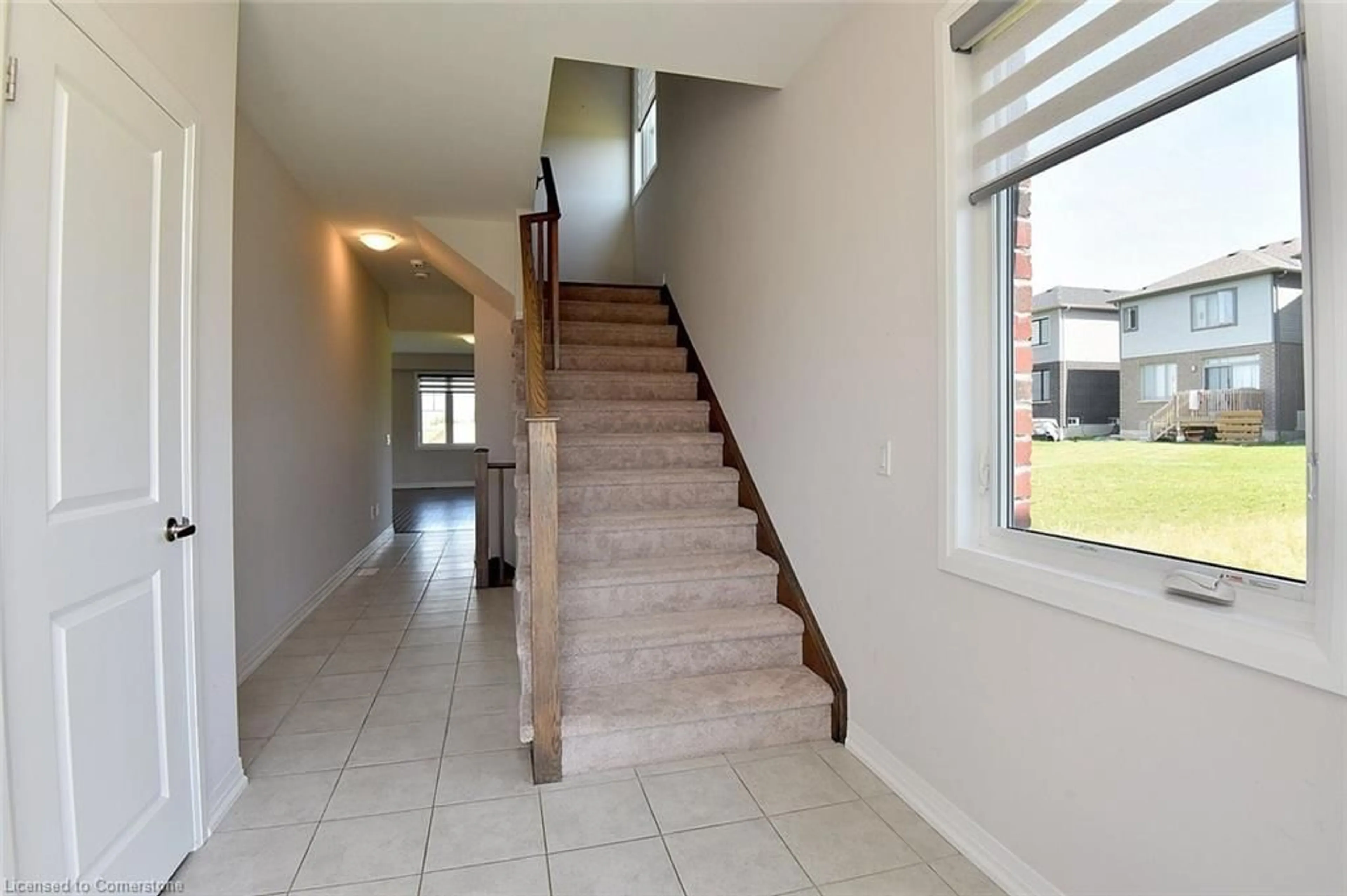 Indoor foyer for 295 Provident Way, Mount Hope Ontario L0R 1W0