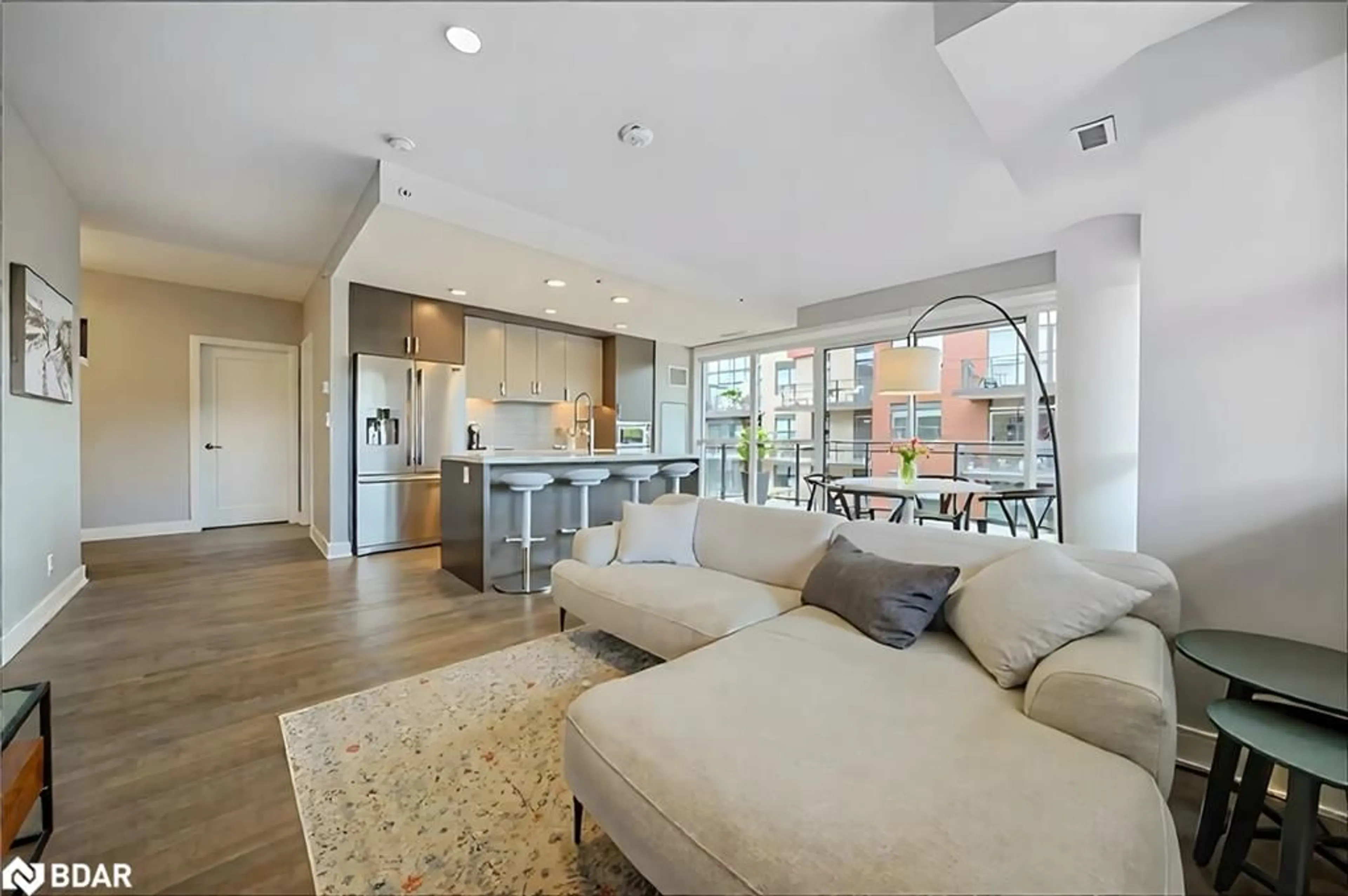 Open concept kitchen, unknown for 1575 Lakeshore Rd #348, Mississauga Ontario L5J 0B1