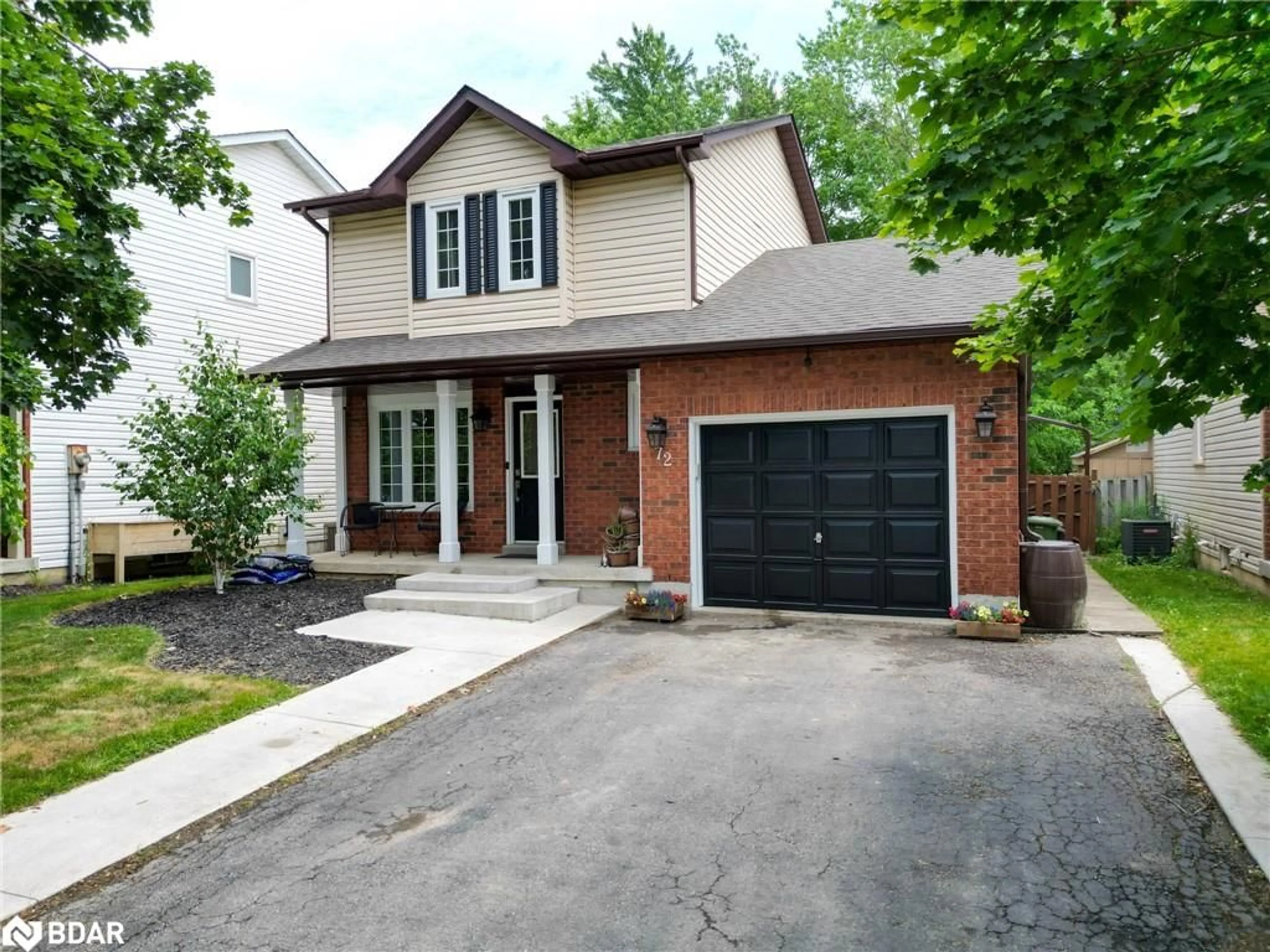 Home with brick exterior material, street for 72 Ryans Way, Waterdown Ontario L0R 2H5