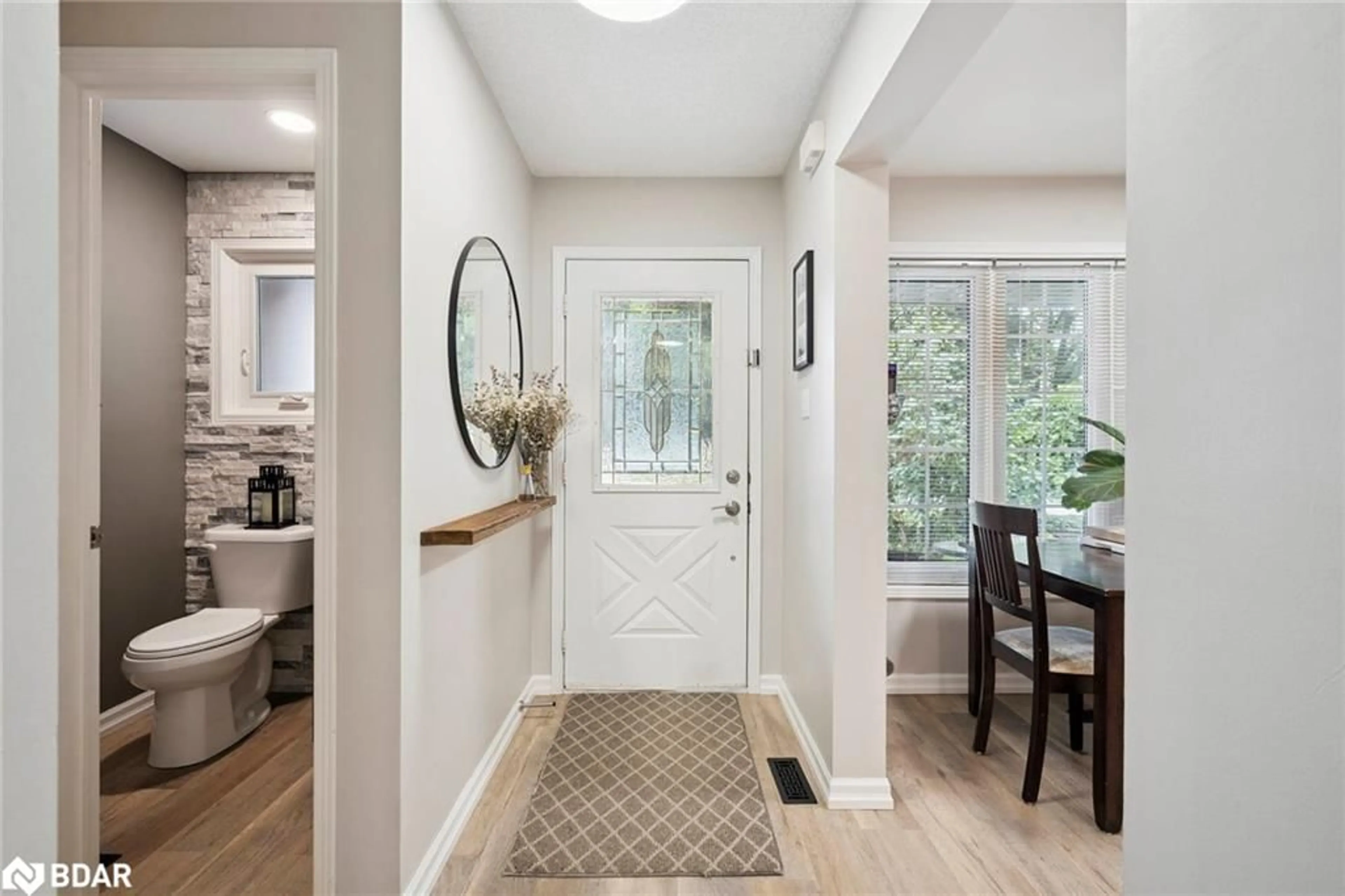 Indoor entryway for 72 Ryans Way, Waterdown Ontario L0R 2H5