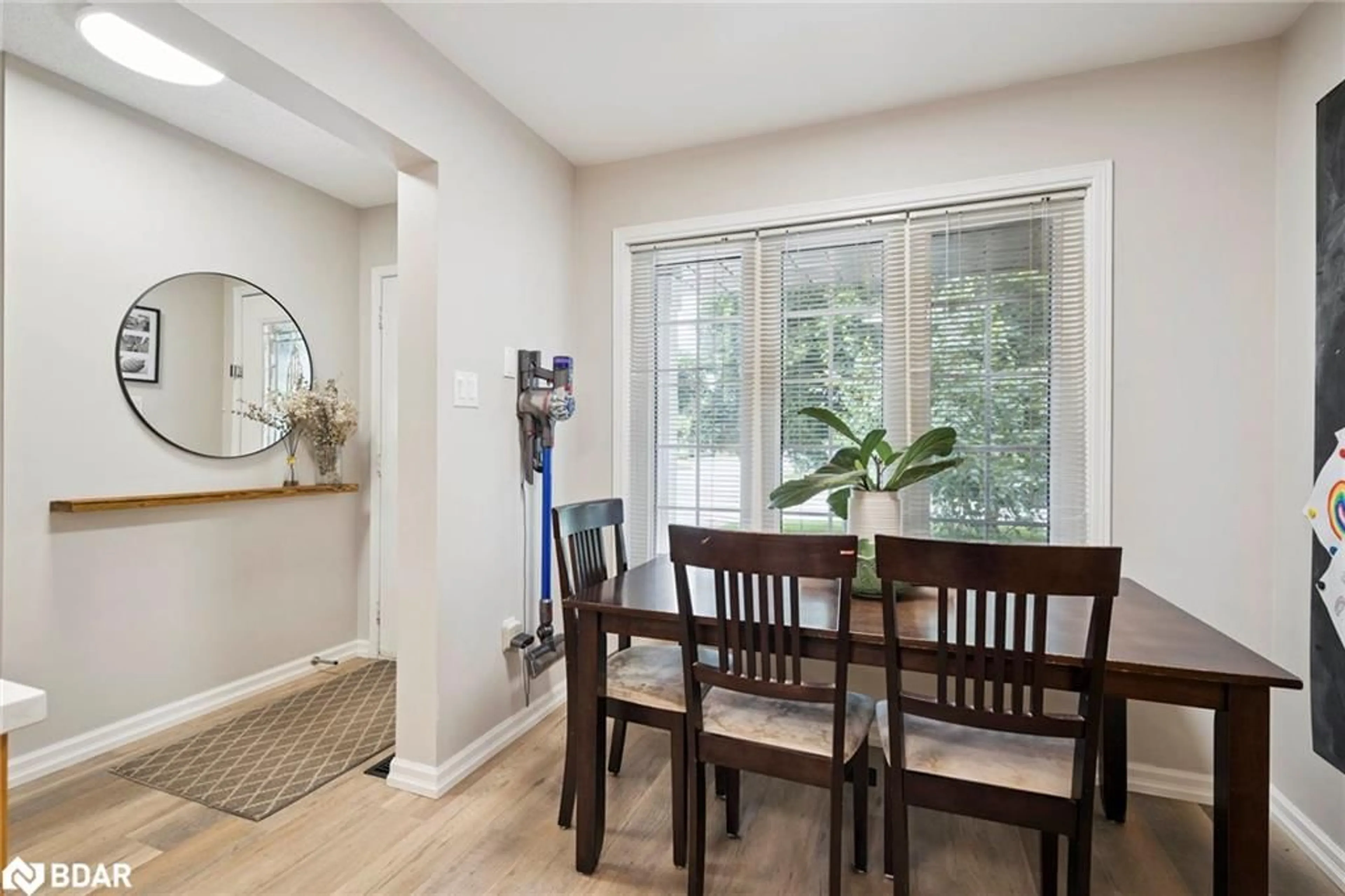 Dining room, wood/laminate floor for 72 Ryans Way, Waterdown Ontario L0R 2H5
