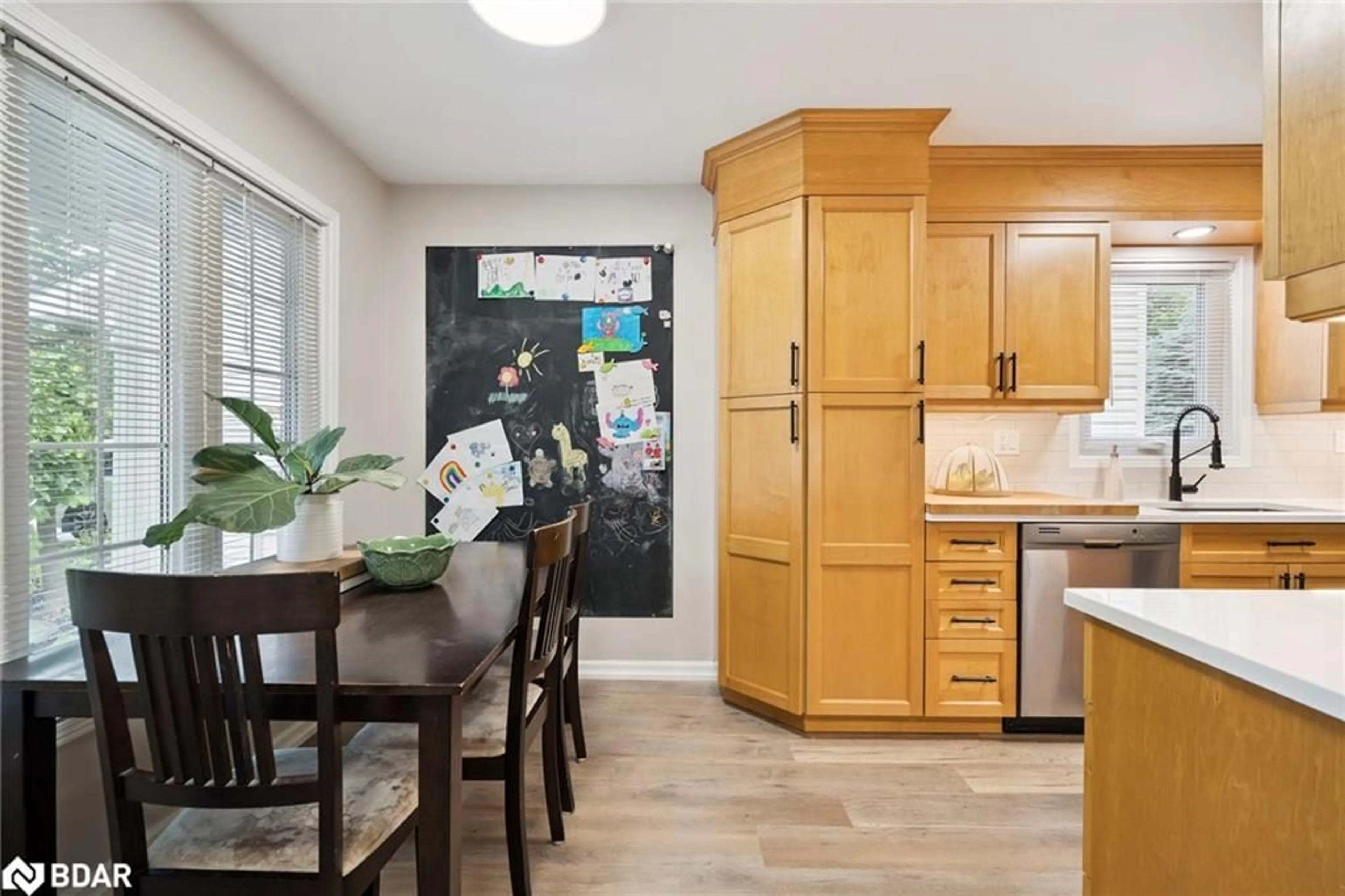 Contemporary kitchen, unknown for 72 Ryans Way, Waterdown Ontario L0R 2H5