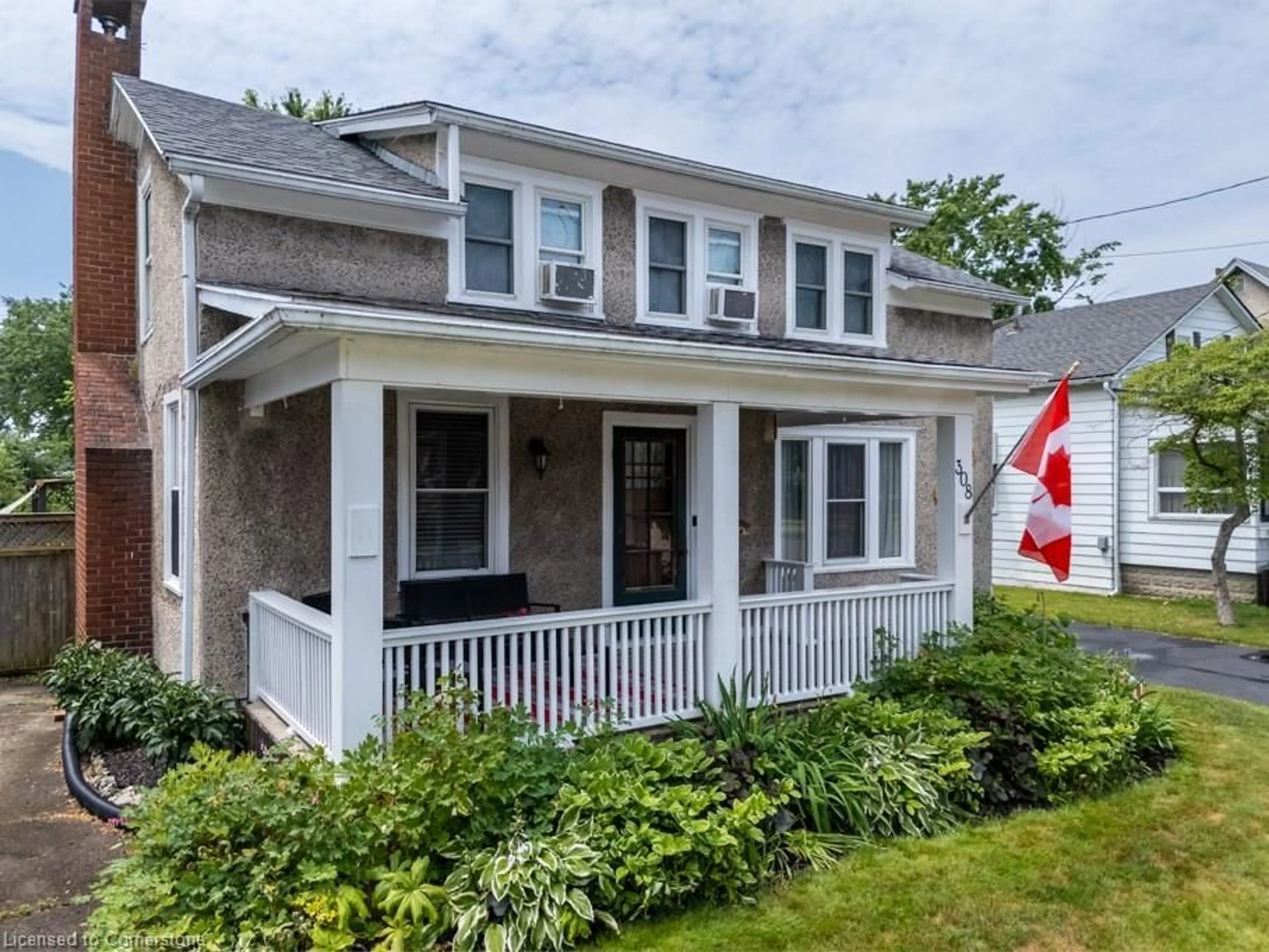 Home with vinyl exterior material, street for 308 Lock St, Dunnville Ontario N1A 1V5