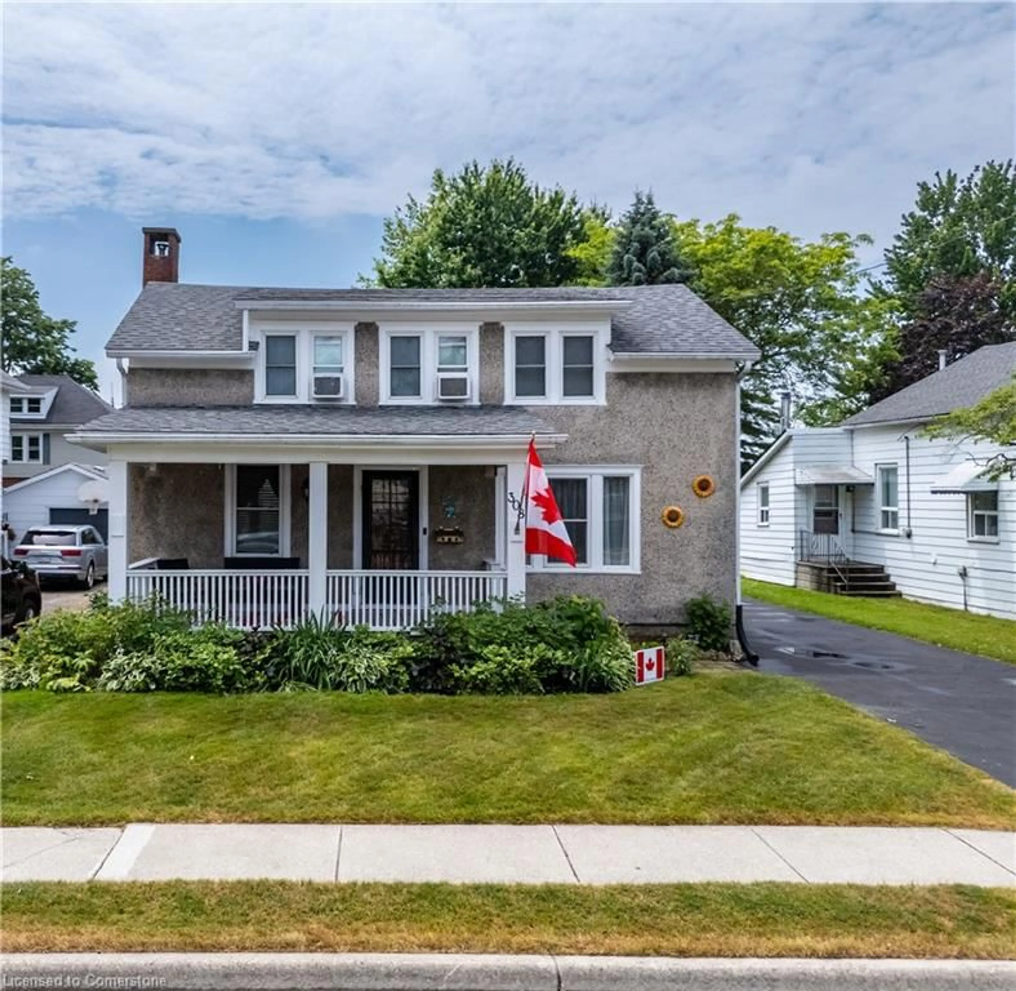 Home with vinyl exterior material, street for 308 Lock St, Dunnville Ontario N1A 1V5